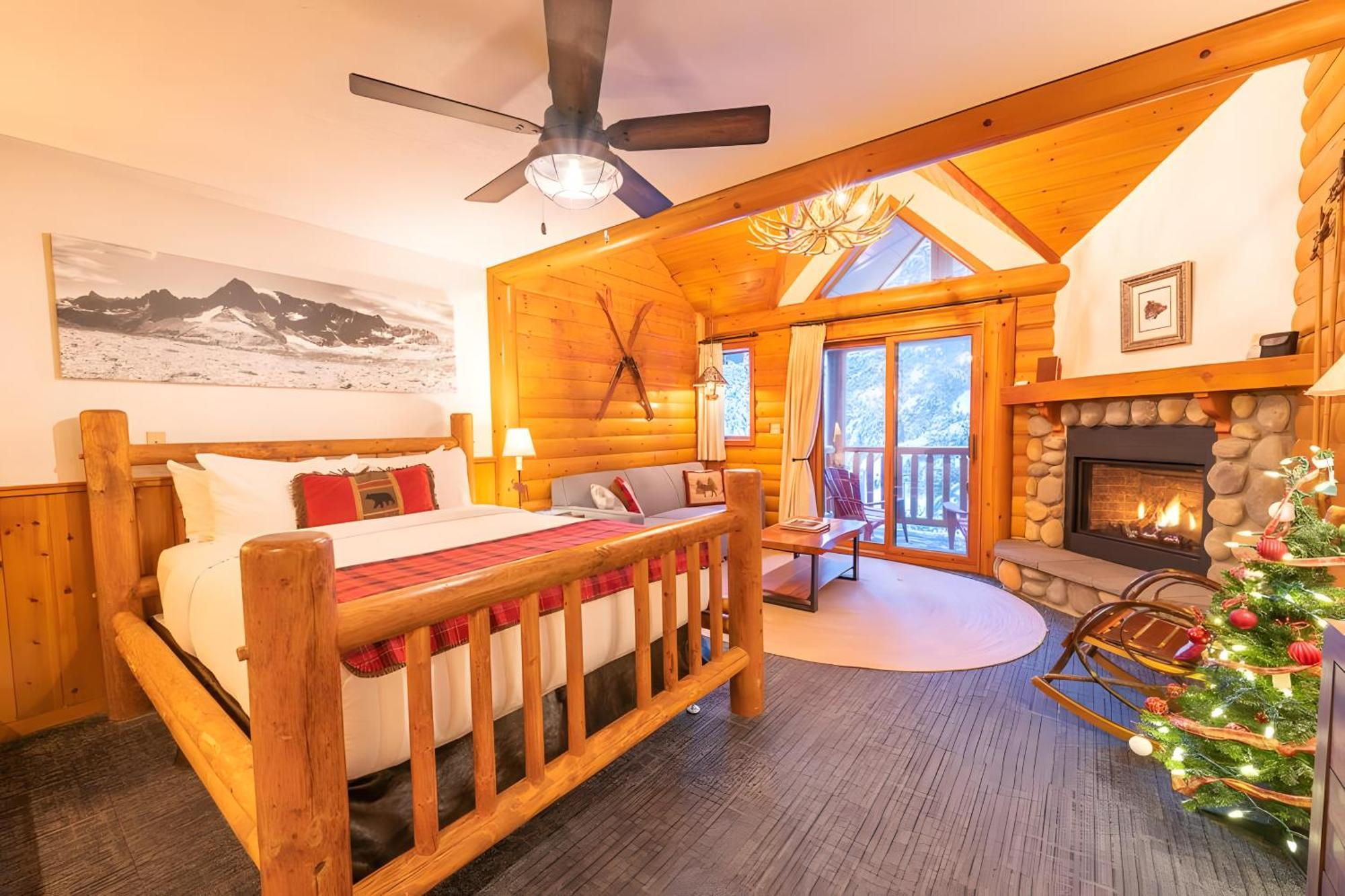 Jacuzzi Suite and Sofa Bed (Lodge Building)
