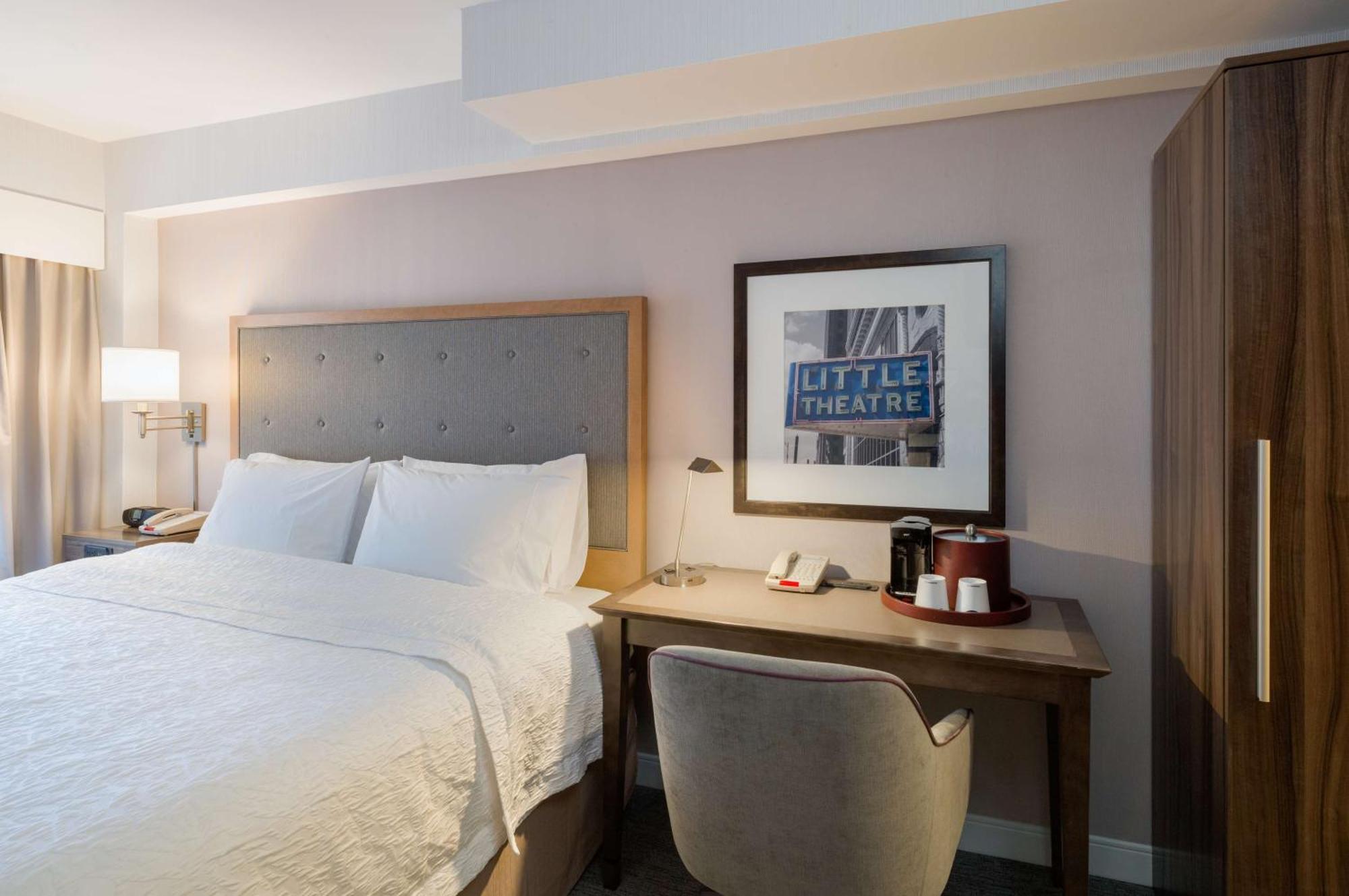 King Room with King Bed - Non-Smoking