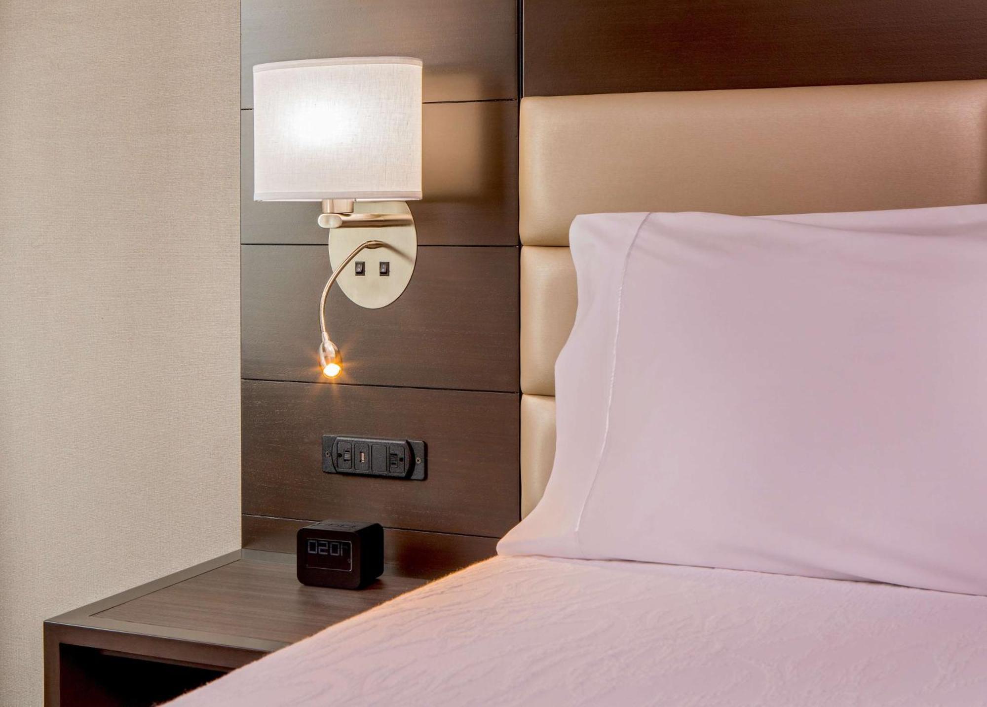 Kamer met Kingsize Bed en Uitzicht op het Water