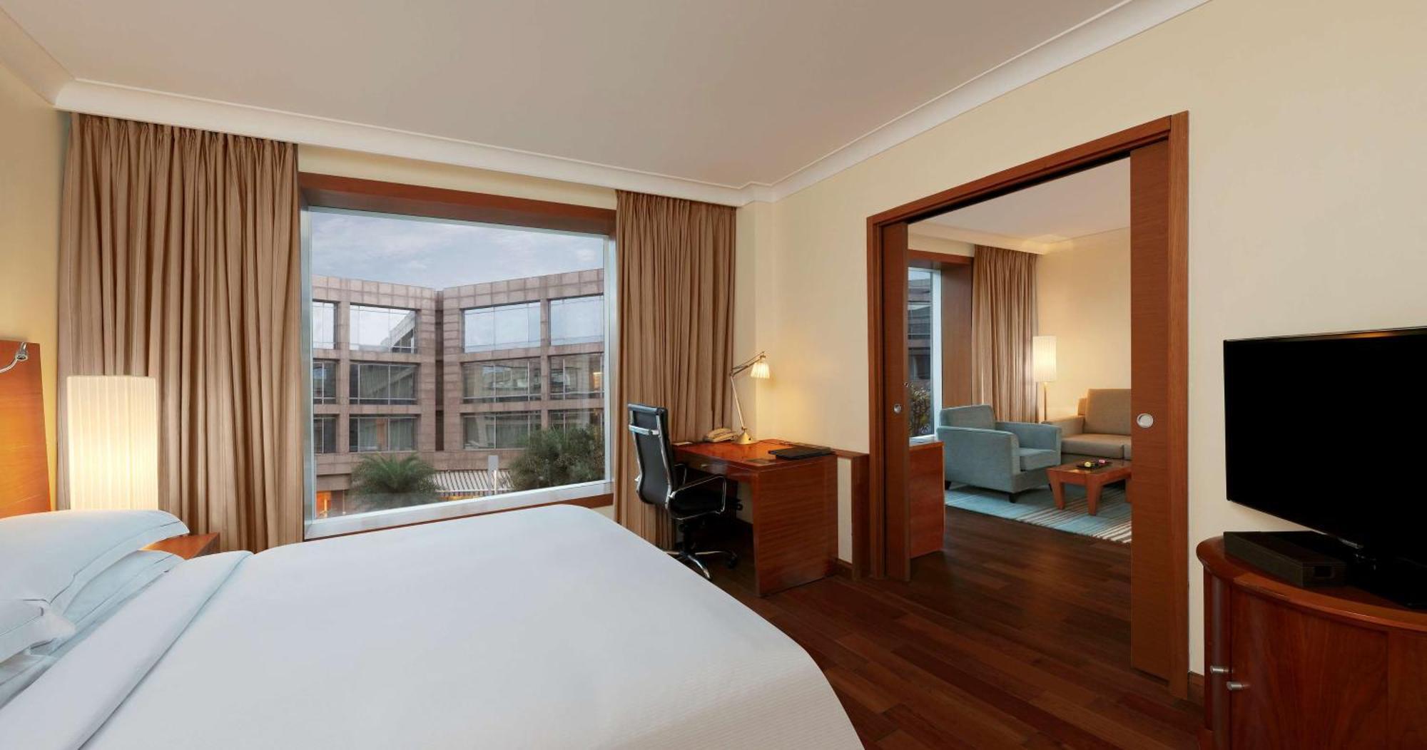 Deluxe King Room Kitchenette