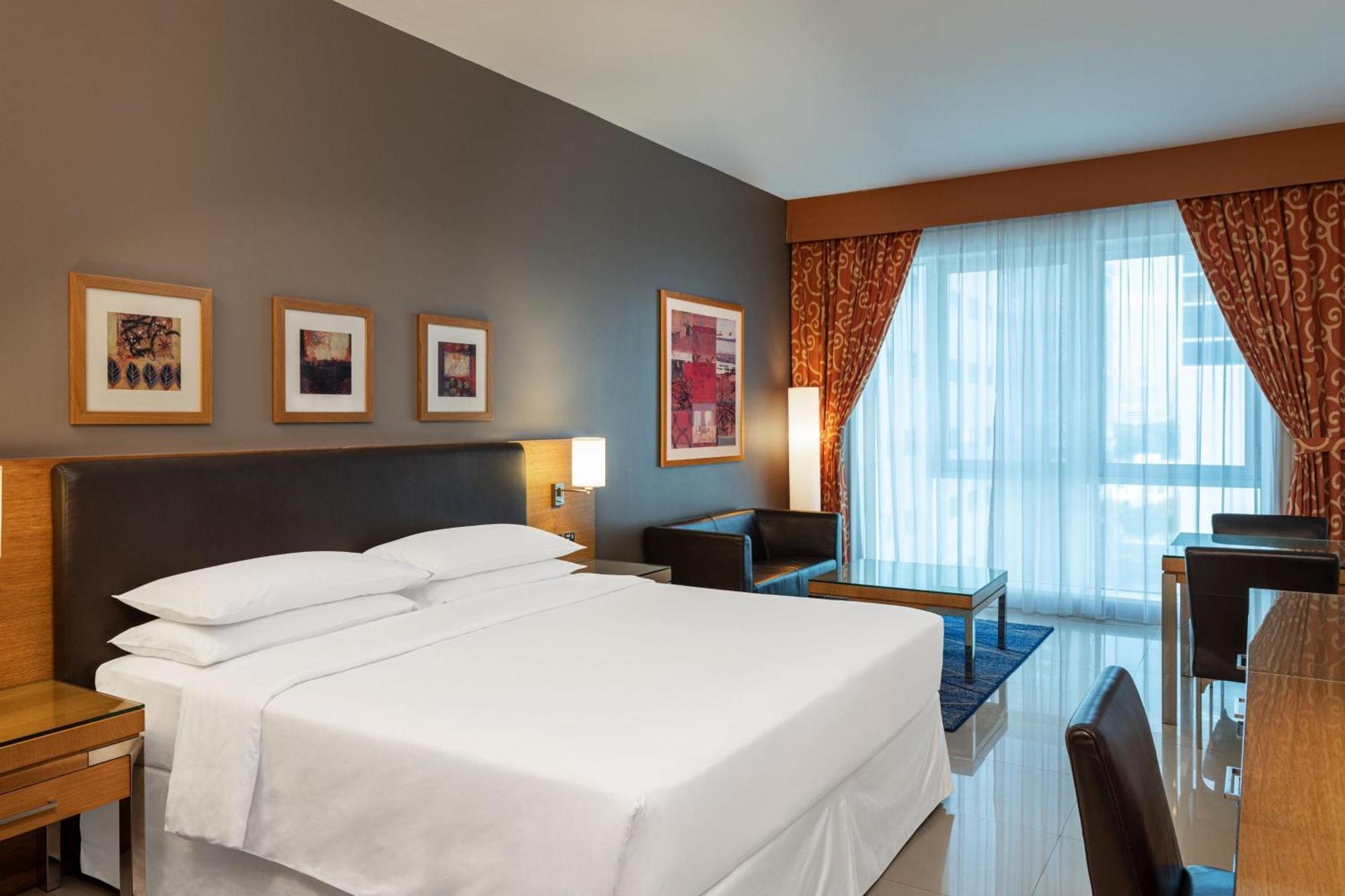 Classic King Room complimentary shuttle service to Dubai Mall & Kite Beach,1554057553:JPEG