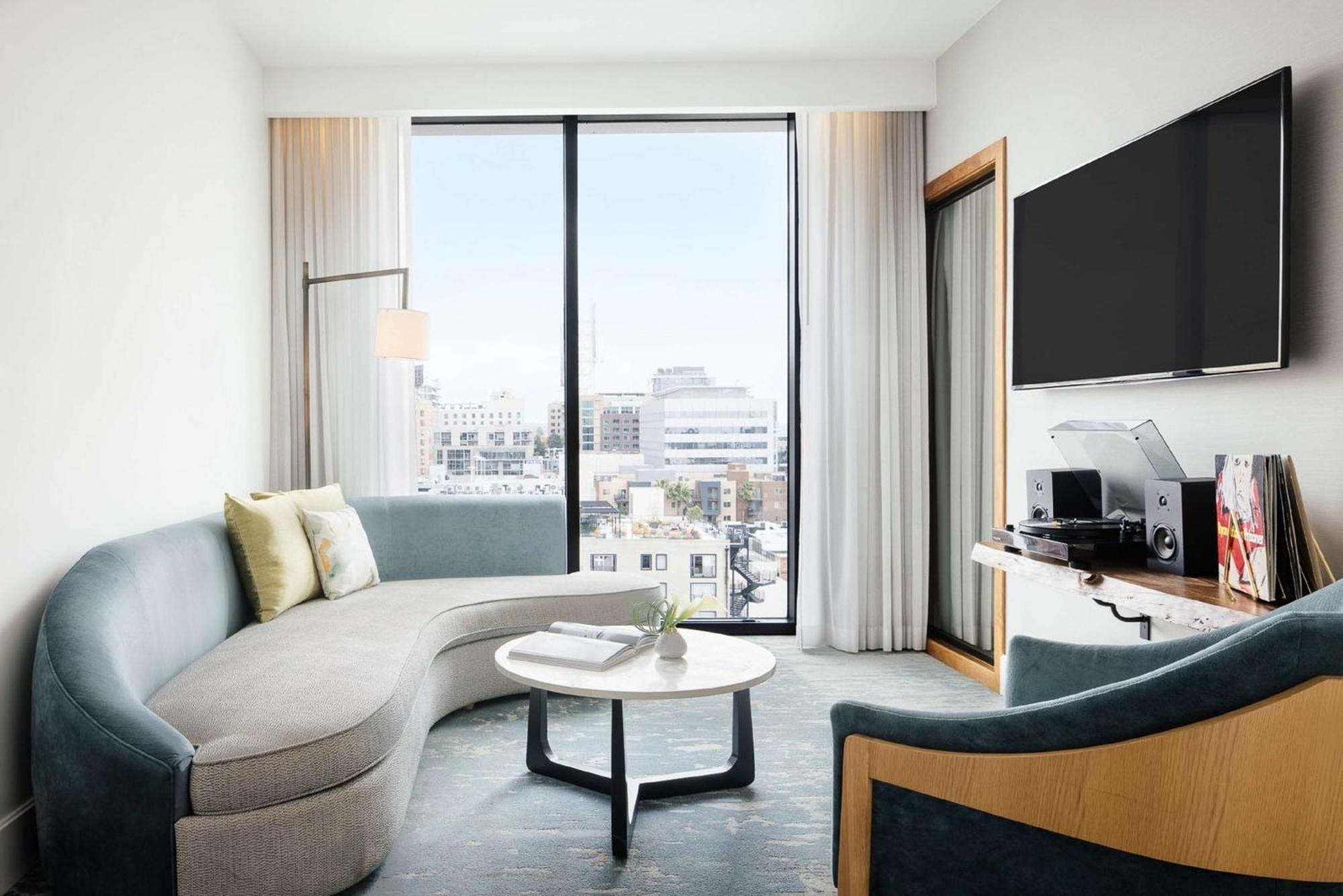 One-Bedroom King Suite Platinum,1563375658:JPEG