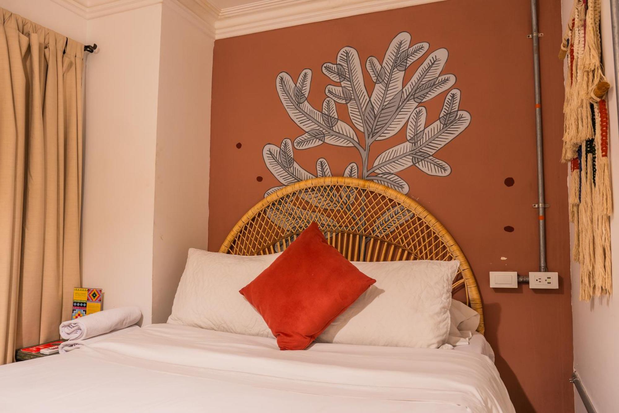 Quarto Pequeno com Banheiro Compartilhado