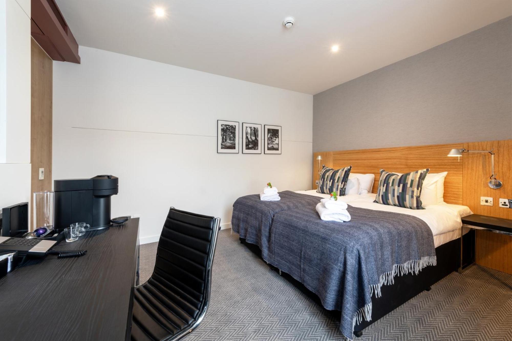 Quarto City Plus com 2 Camas de Solteiro
