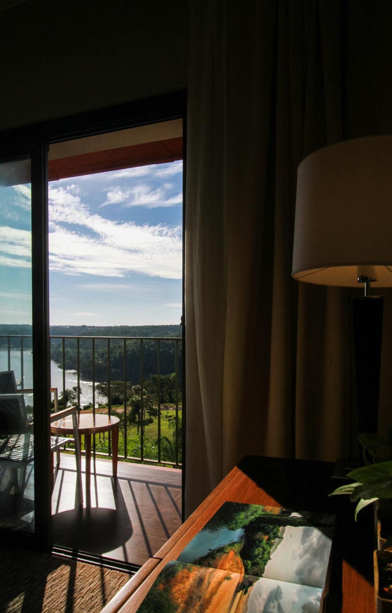 Habitación Doble con balcón y vistas al río