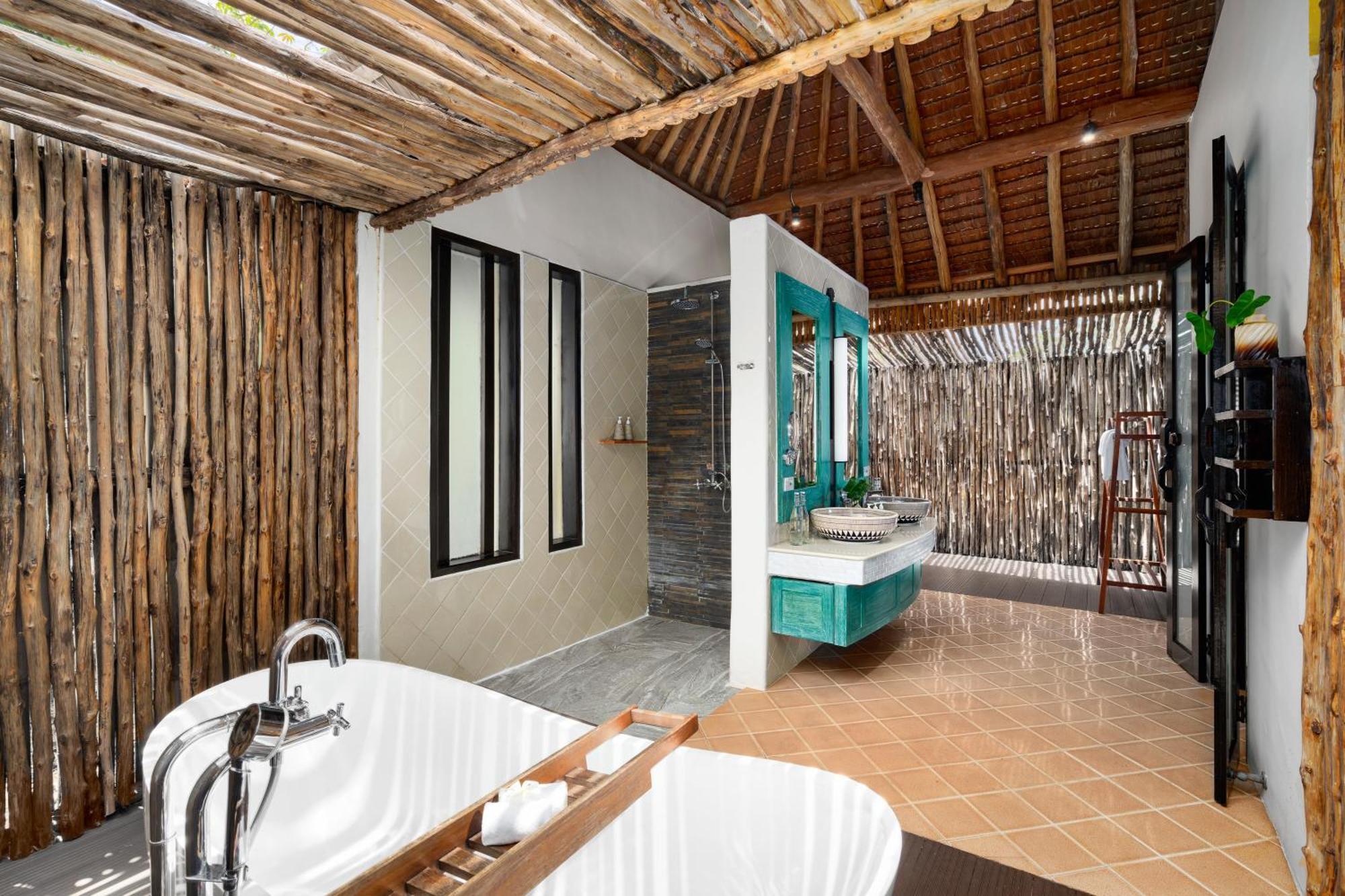 Villa com Piscina na Encosta