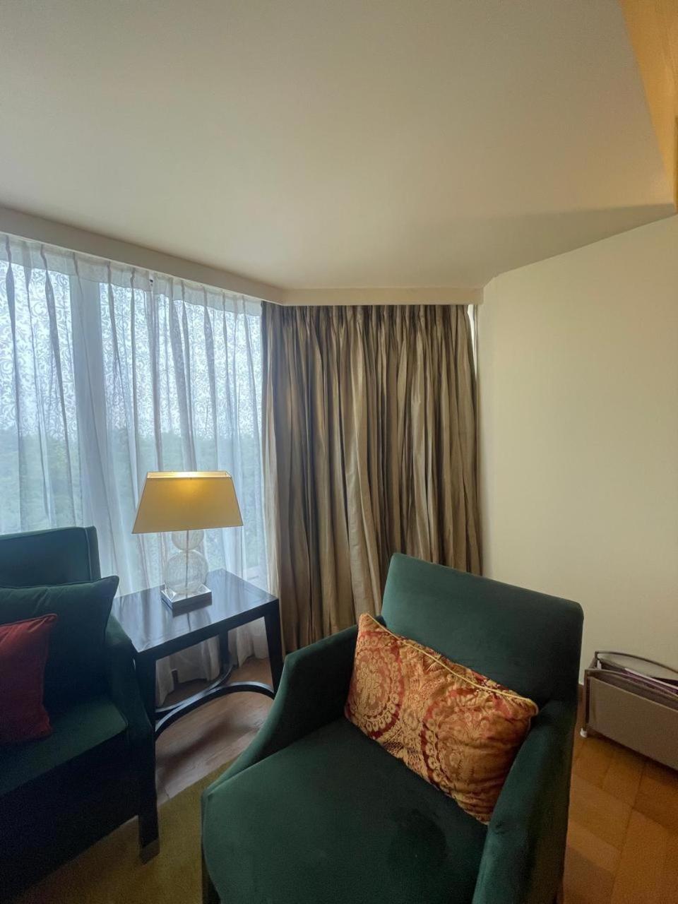 Deluxe Suite one way airport transfer Luxury Hours at Lounge 6PM-8pm Signature Butler Service Concierge Level