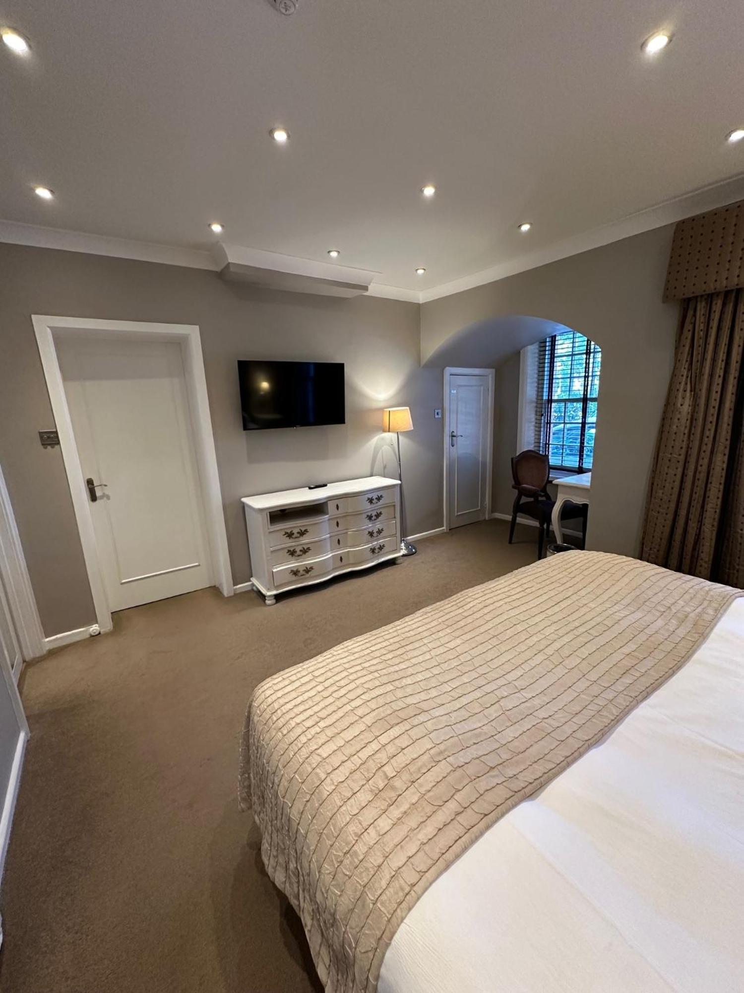 Luxury Suite