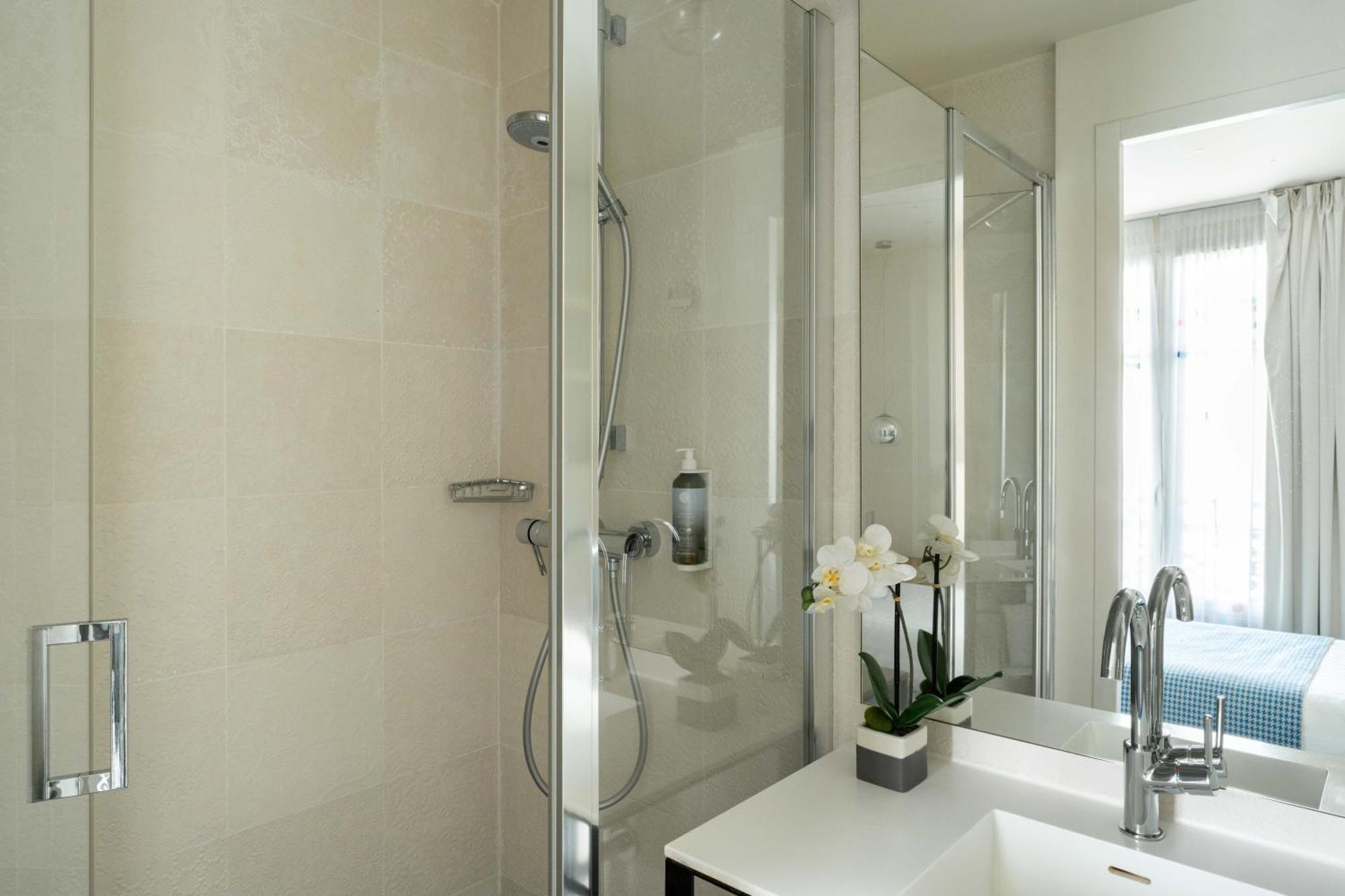 Connecting Rooms 2 Bedrooms