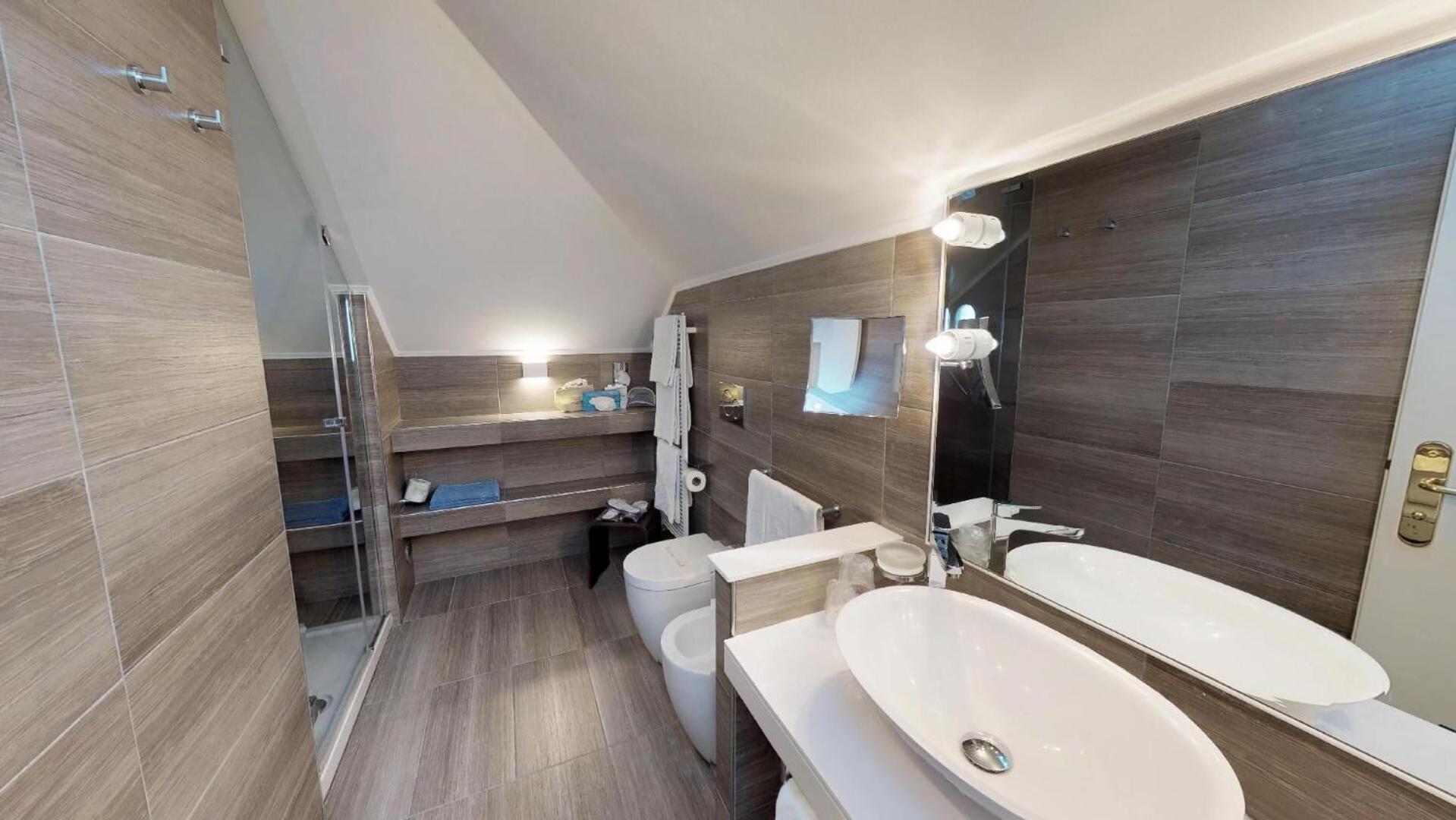 Deluxe Junior Suite,1619170900:JPEG