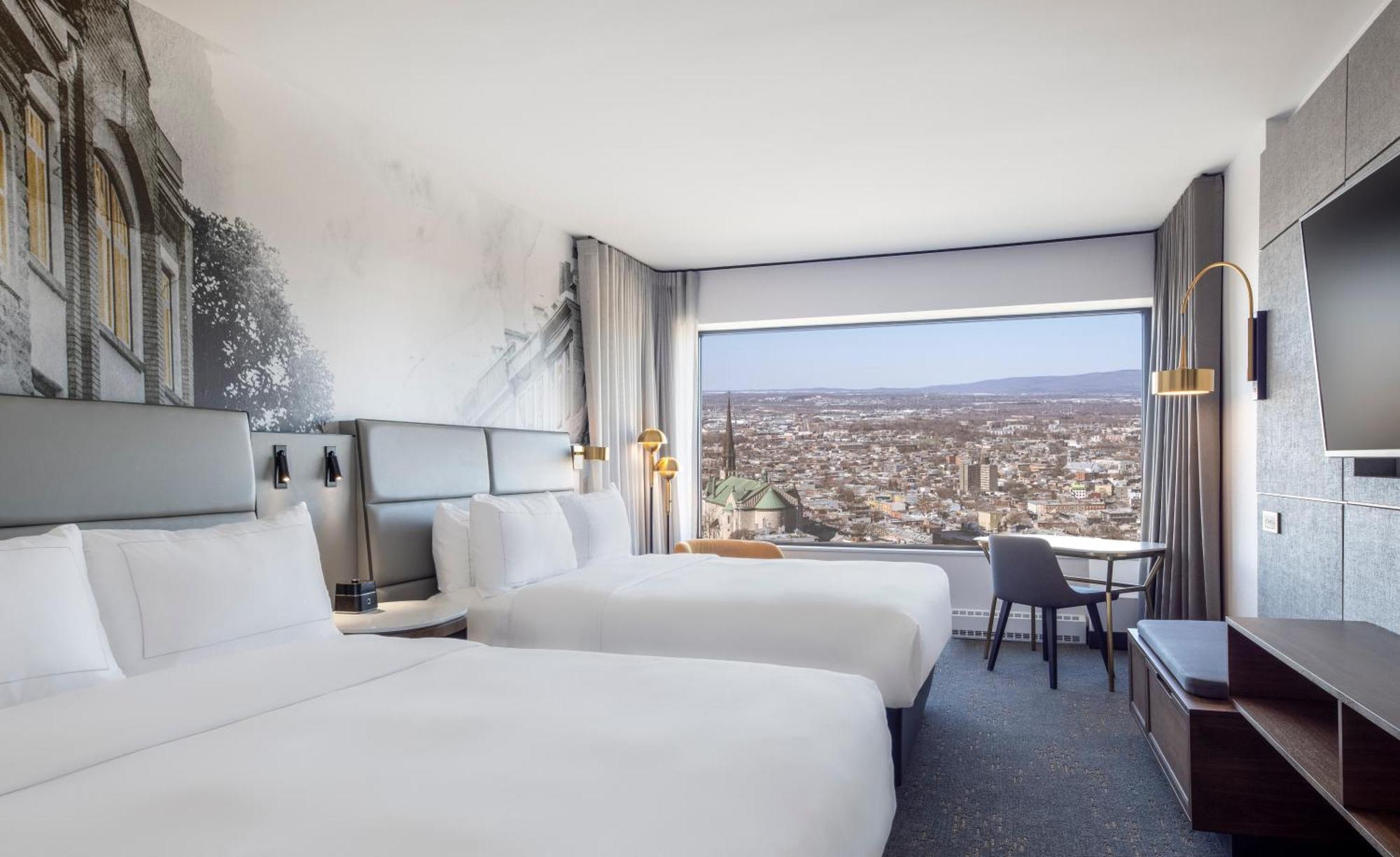 Quarto com 2 Camas Queen-size e Vista das Montanhas