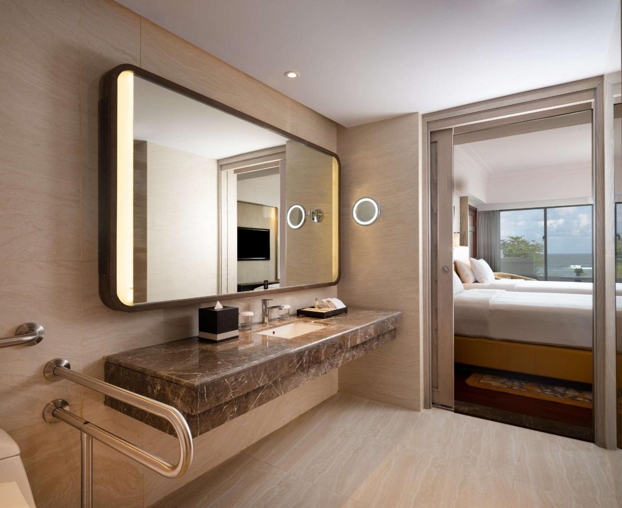 Quarto com 2 Camas de Solteiro e Vista do Mar - Acessível para Hóspedes com Mobilidade Reduzida
