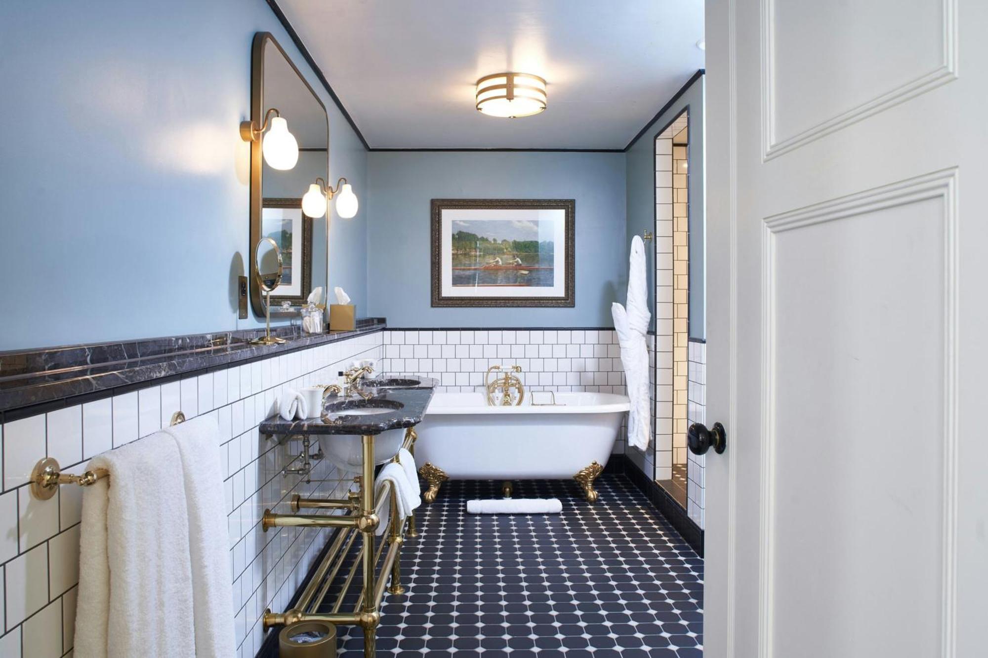 Suite,1643136391:JPEG