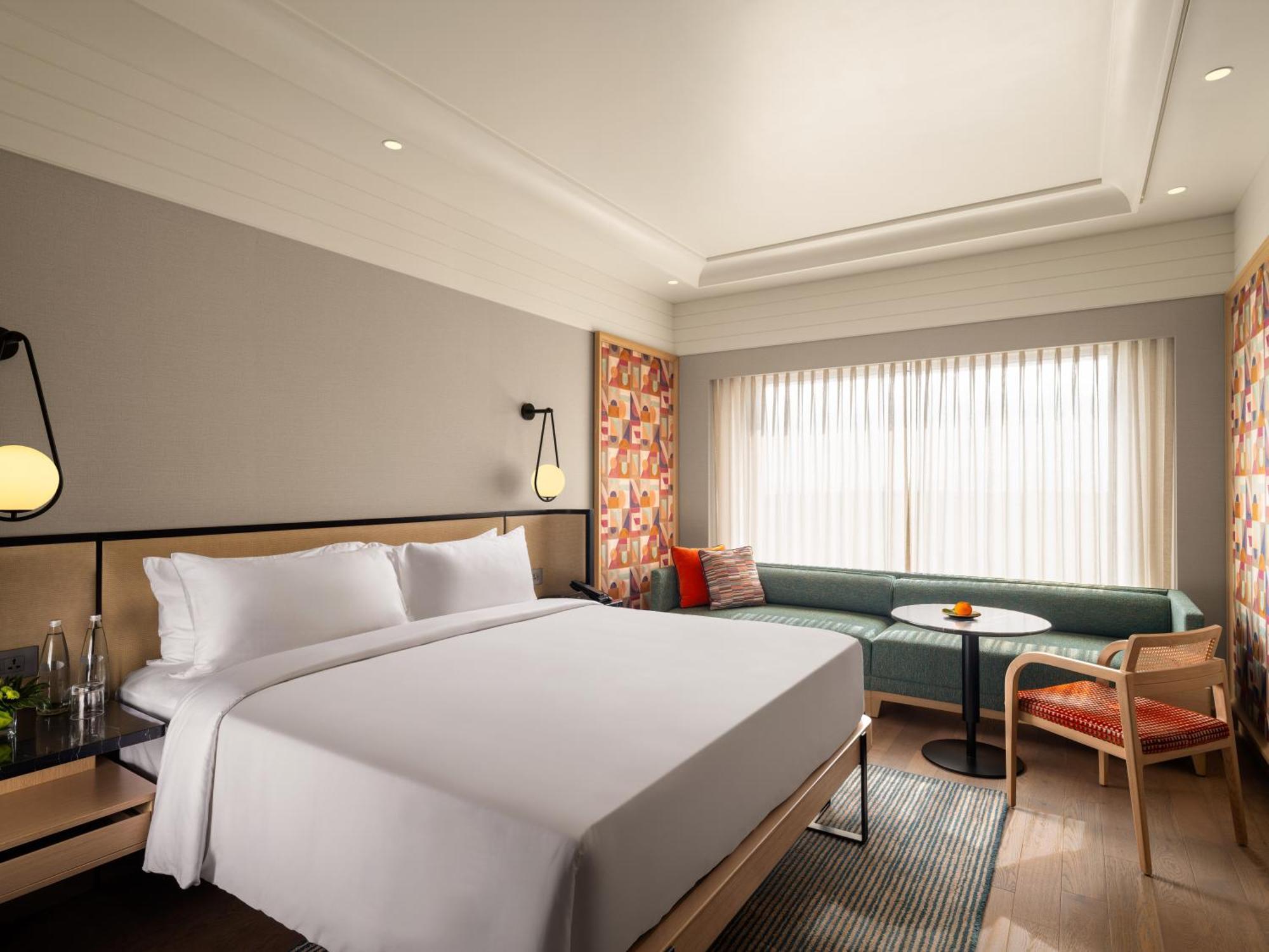 Superior Club Room 1 King Bed - Lounge Access with Cocktails