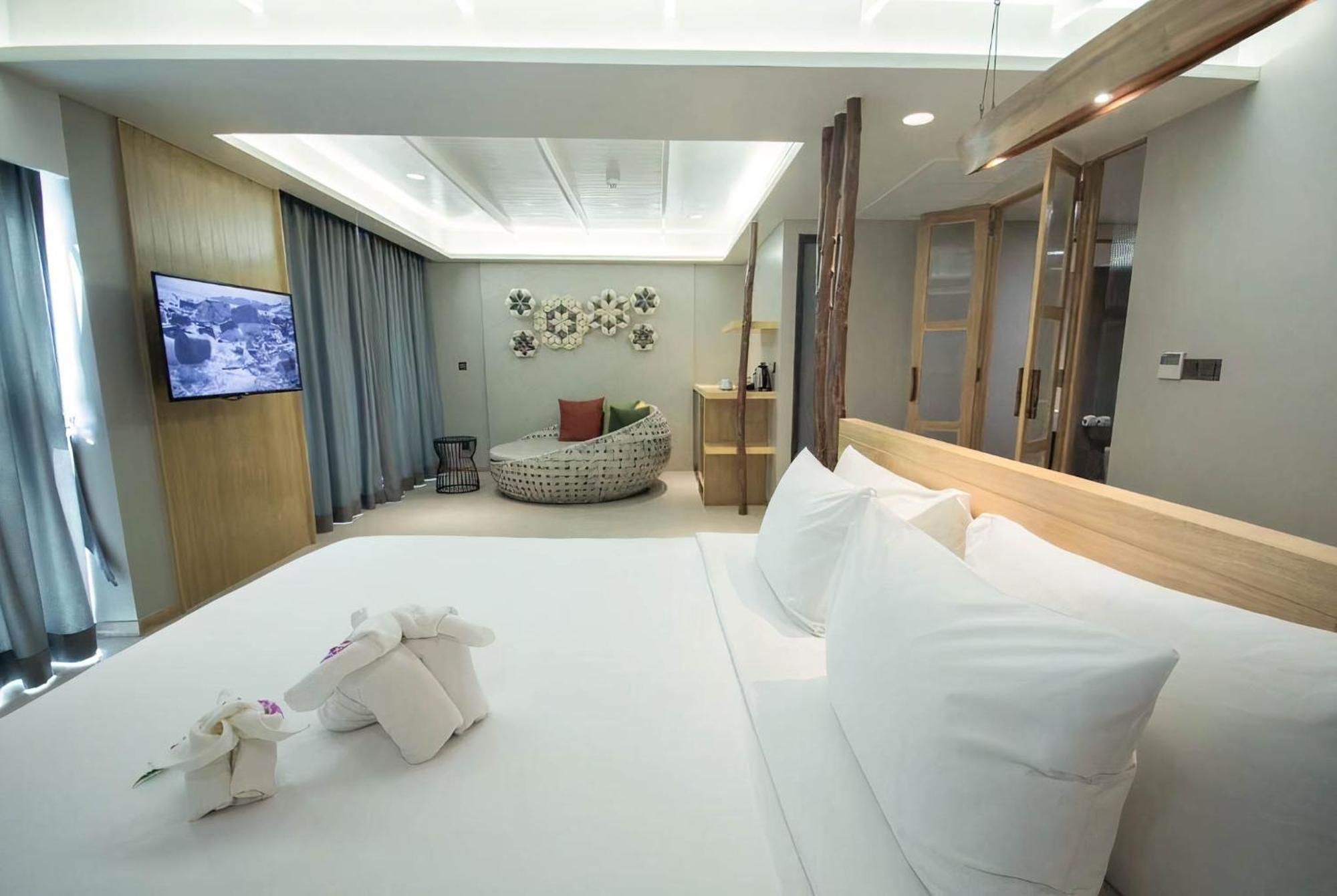 Honeymoon Suite
