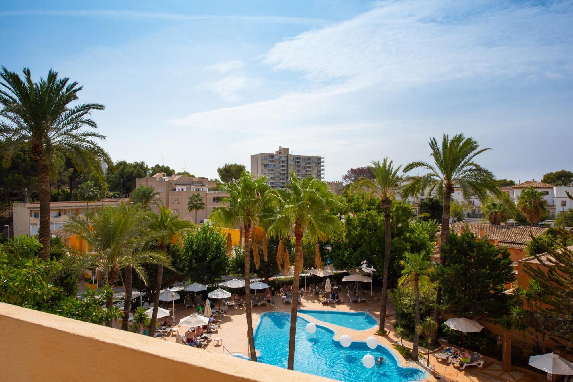 Twin Room Pool View