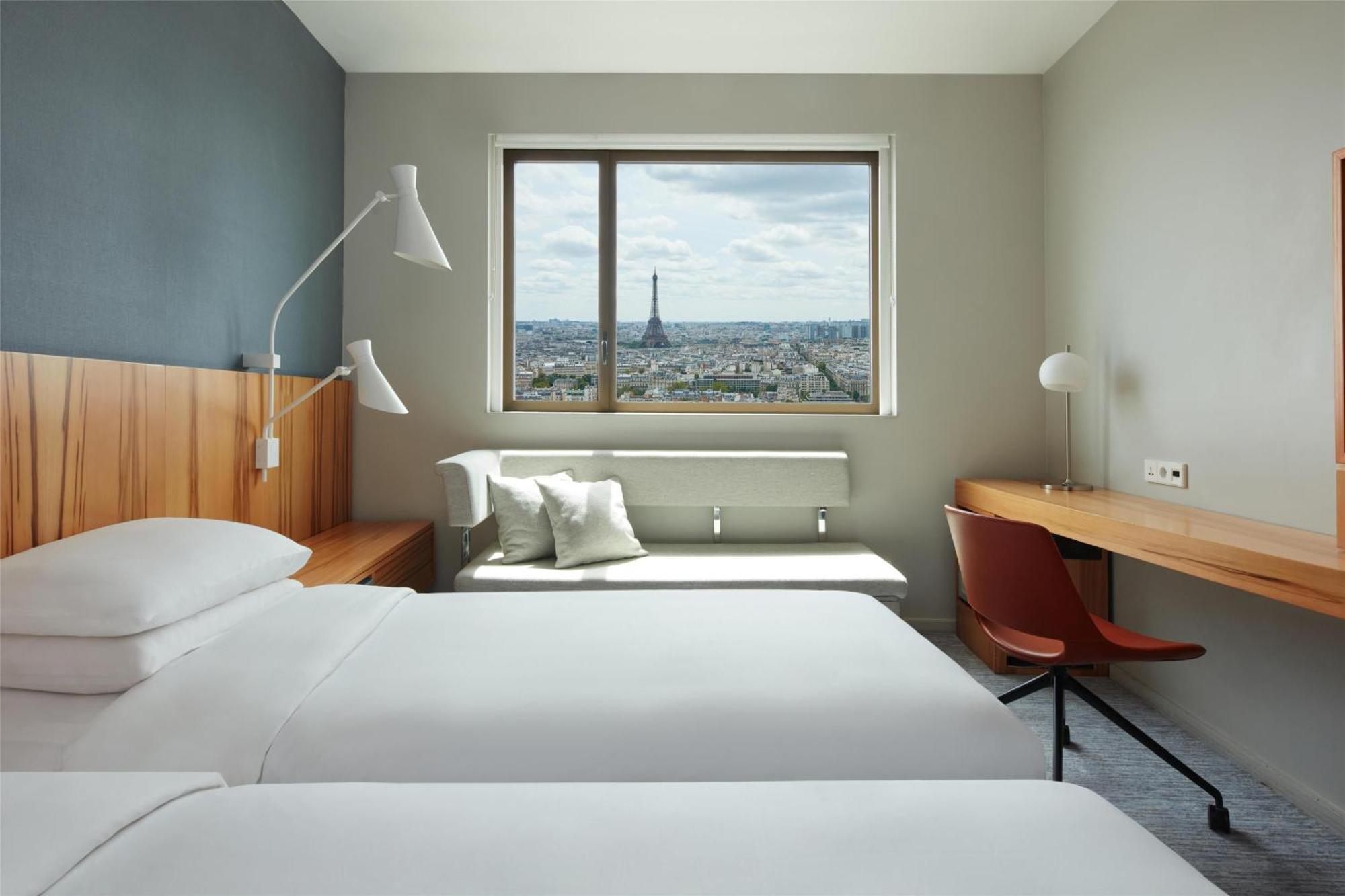 Twin Room with Eiffel Tower View - High Floor/Club Access