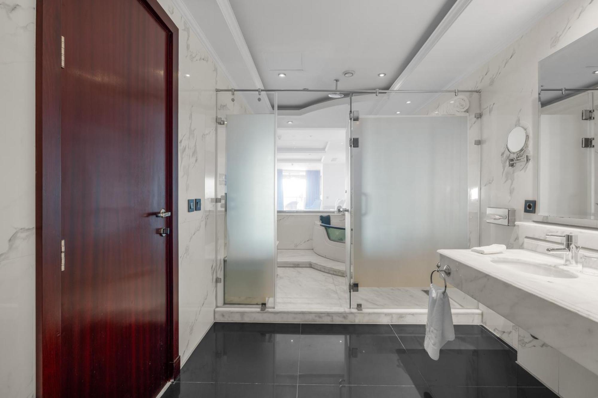 Royal Savoy Suite Adults Only