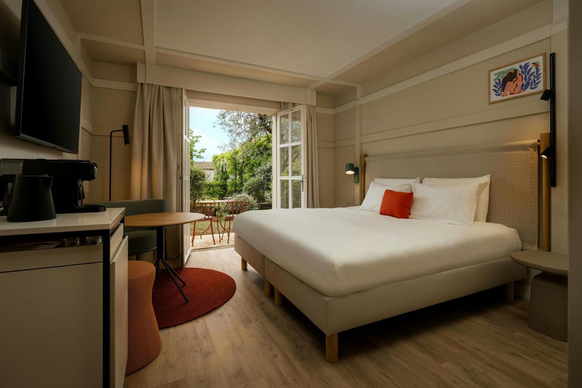 Deluxe Double Room Balcony Garden View