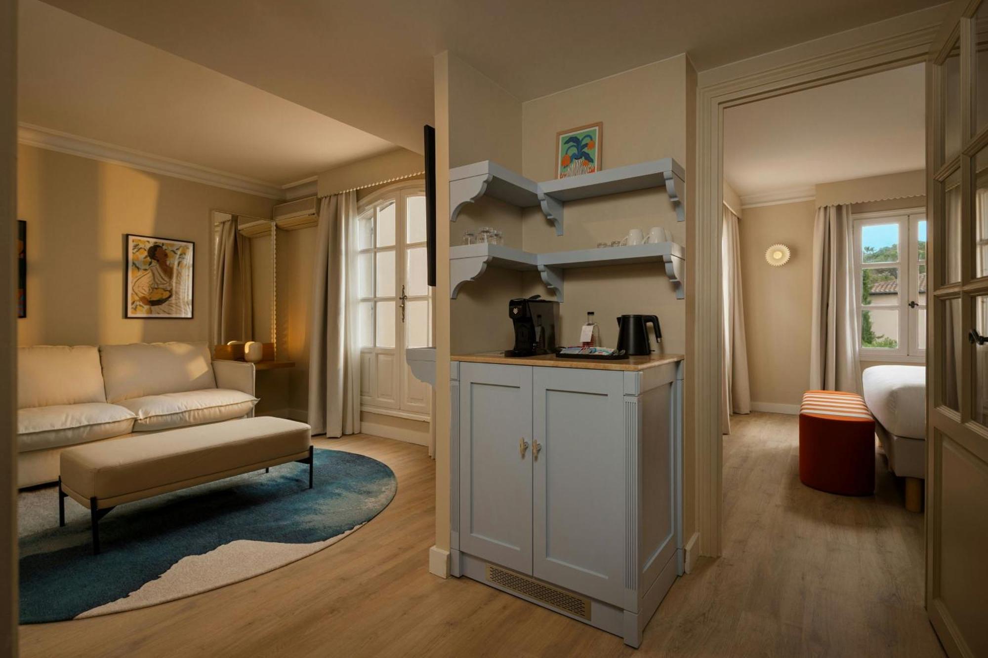 Junior King Suite Sofa Bed Balcony Garden View