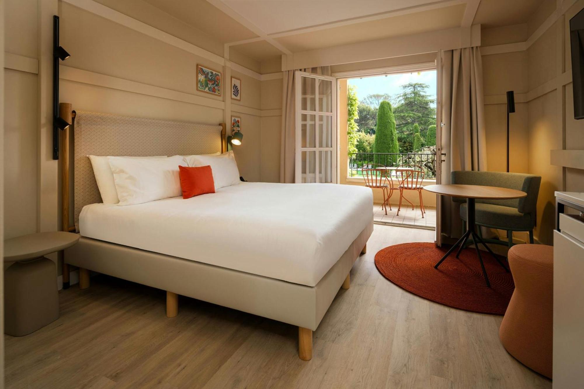 Deluxe Double Room Balcony Garden View