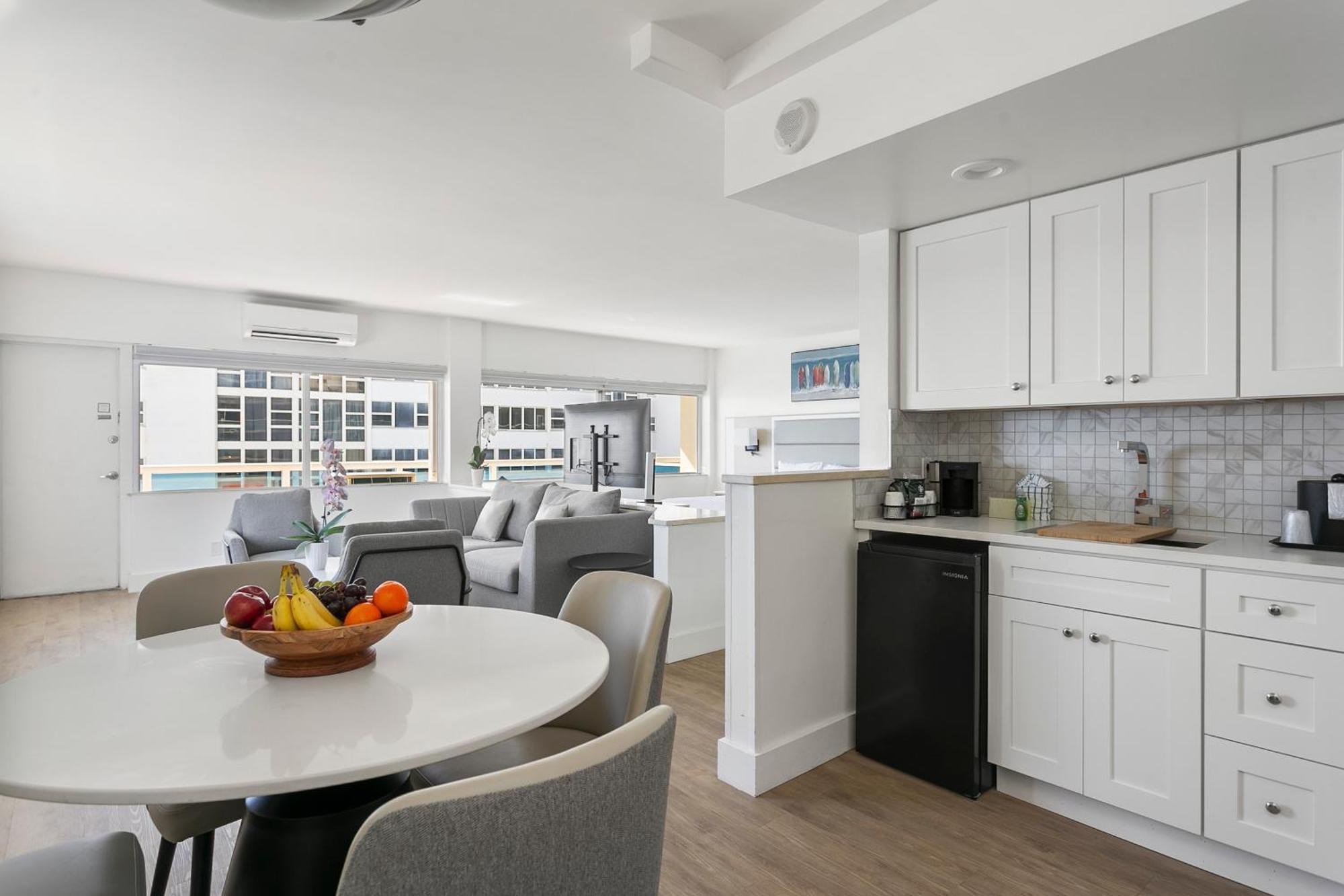 King Suite with Ocean View,1677853681:JPEG