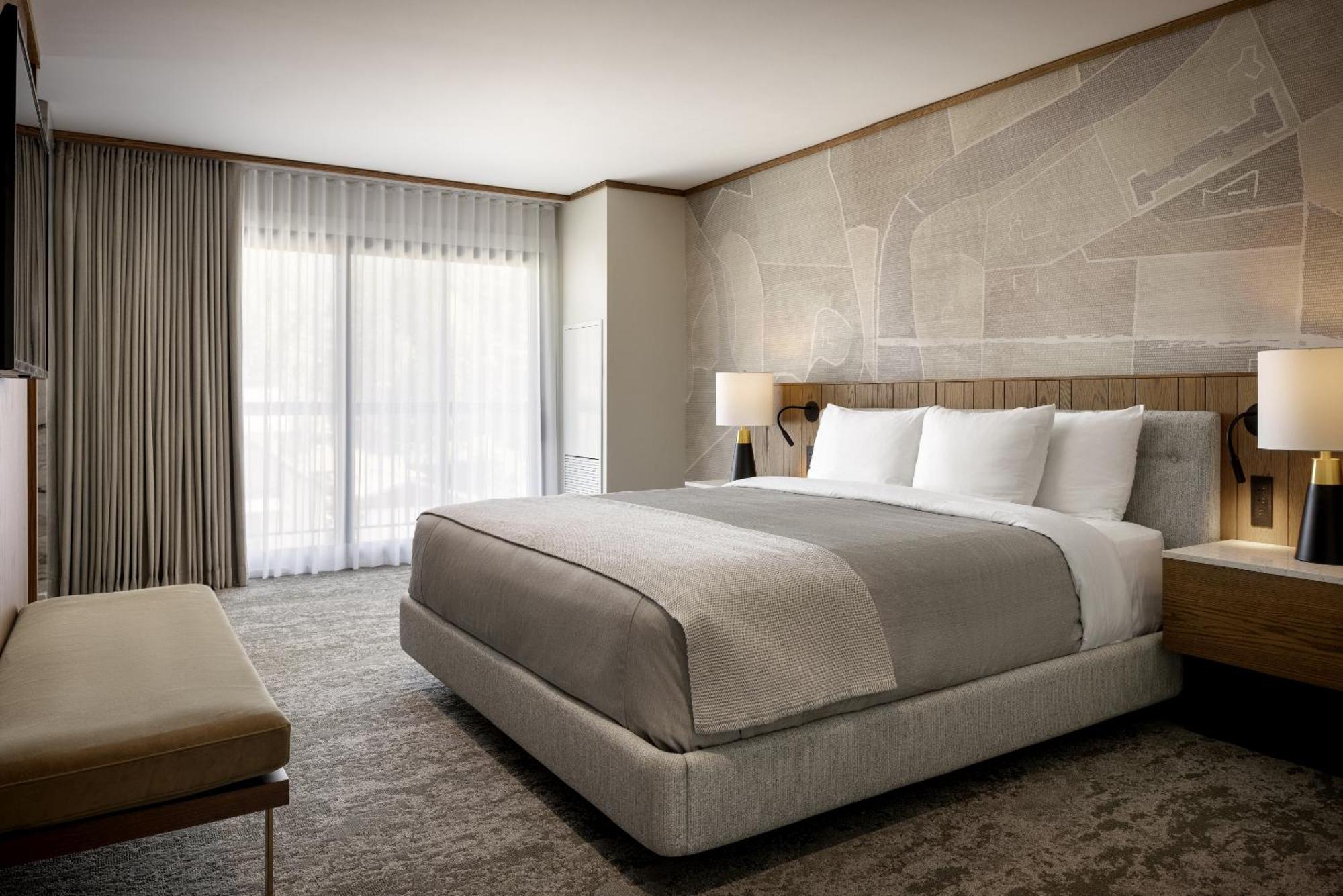 Suite Parlor King