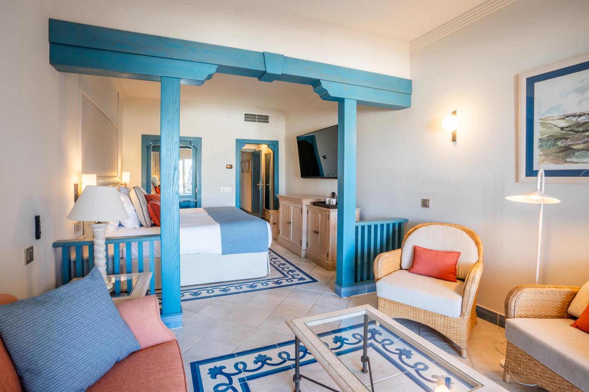 Chambre Double (2 Adultes + 2 Enfants) - Vue sur Piscine