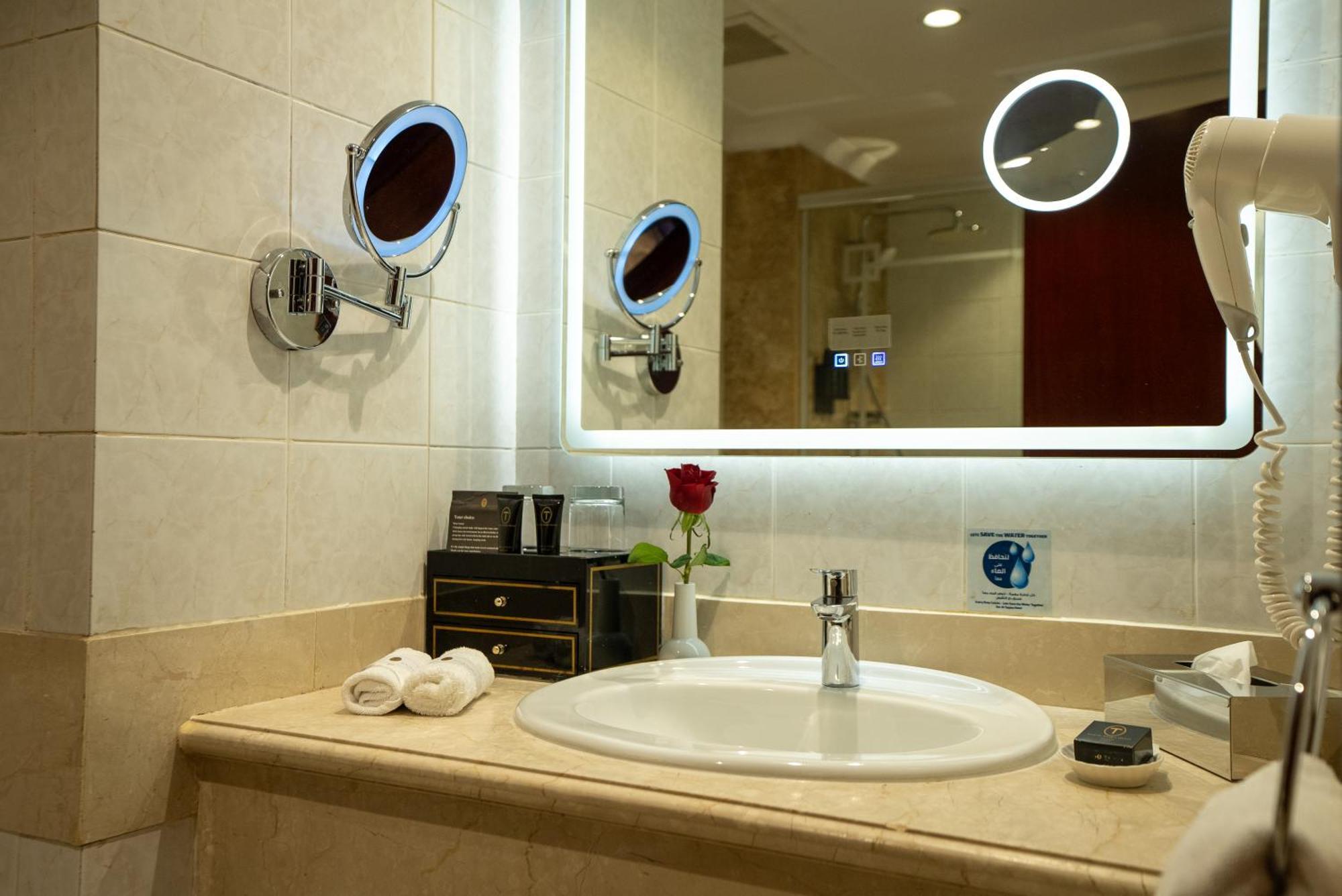 Deluxe King Room City View