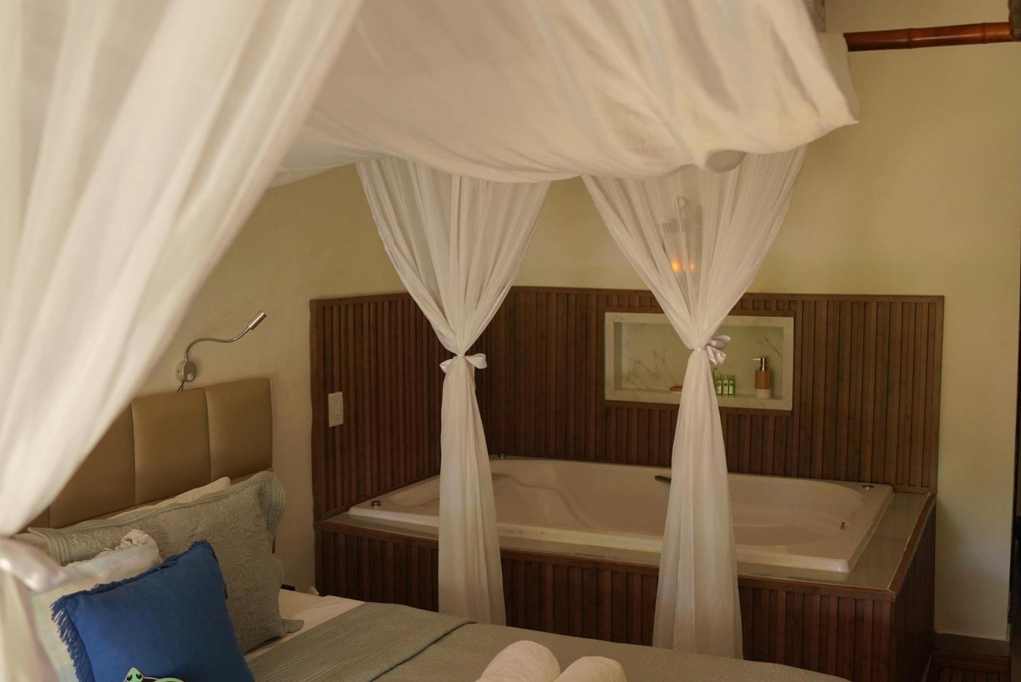 Deluxe Double Room Bath