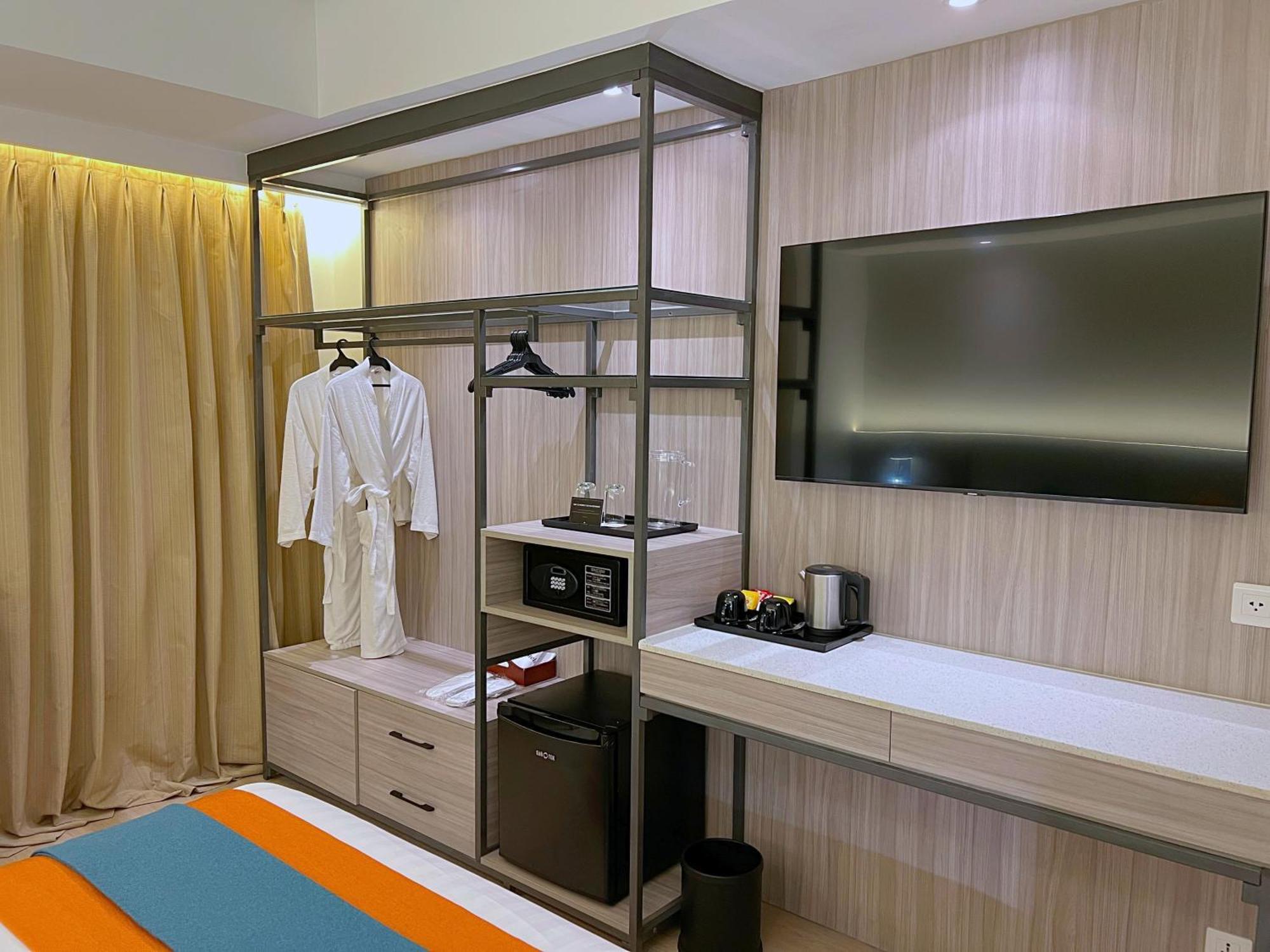 Modern No View Room