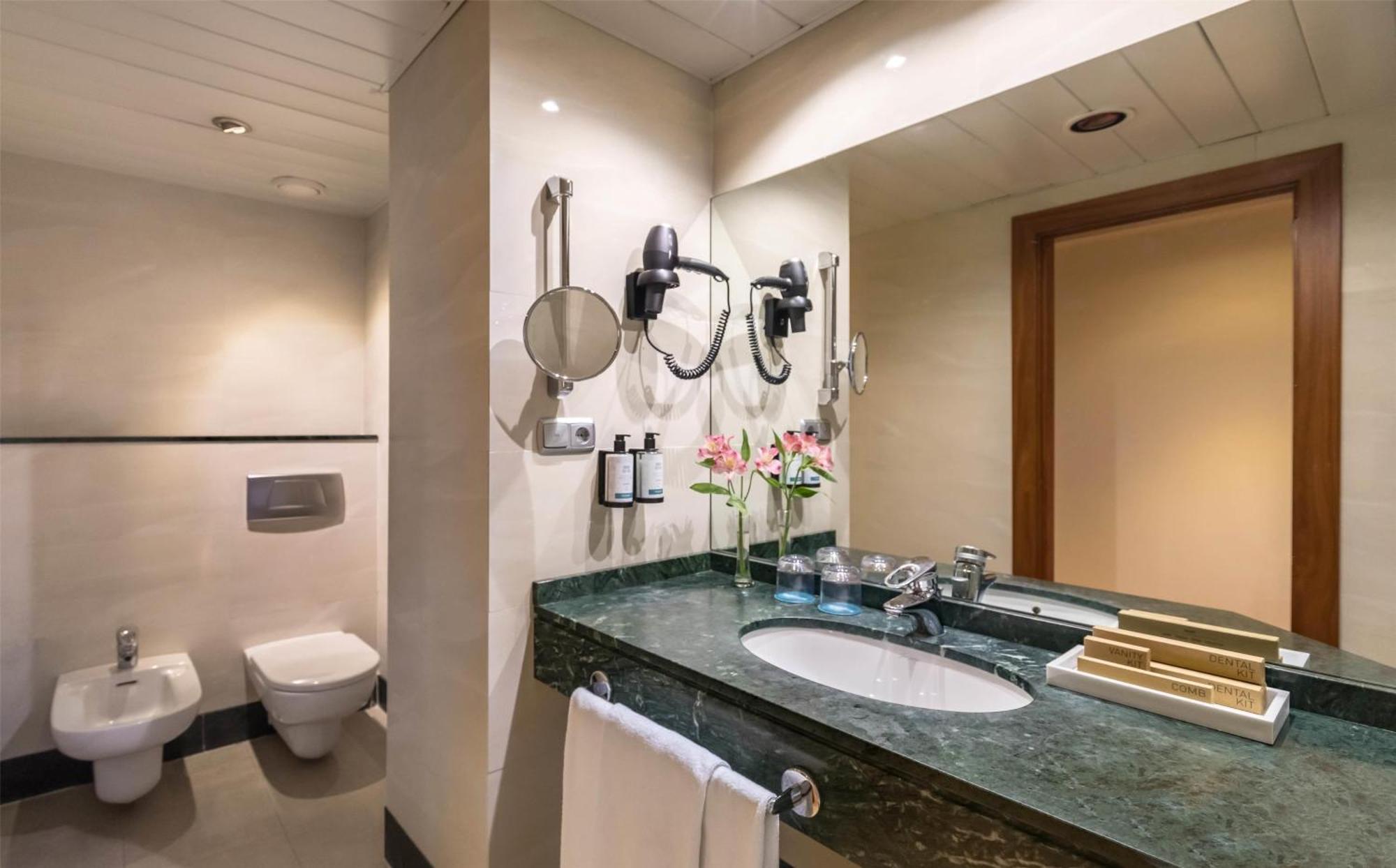 Quarto Triplo (2 Adultos + 1 Criança)