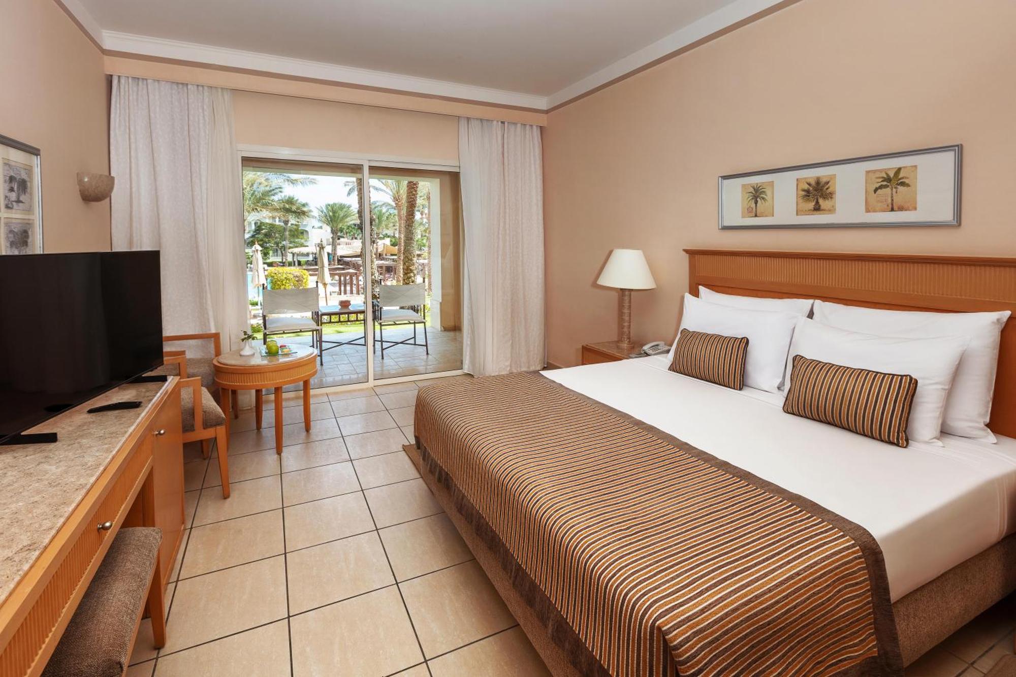 Superior Queen or Twin Bed Pool View
