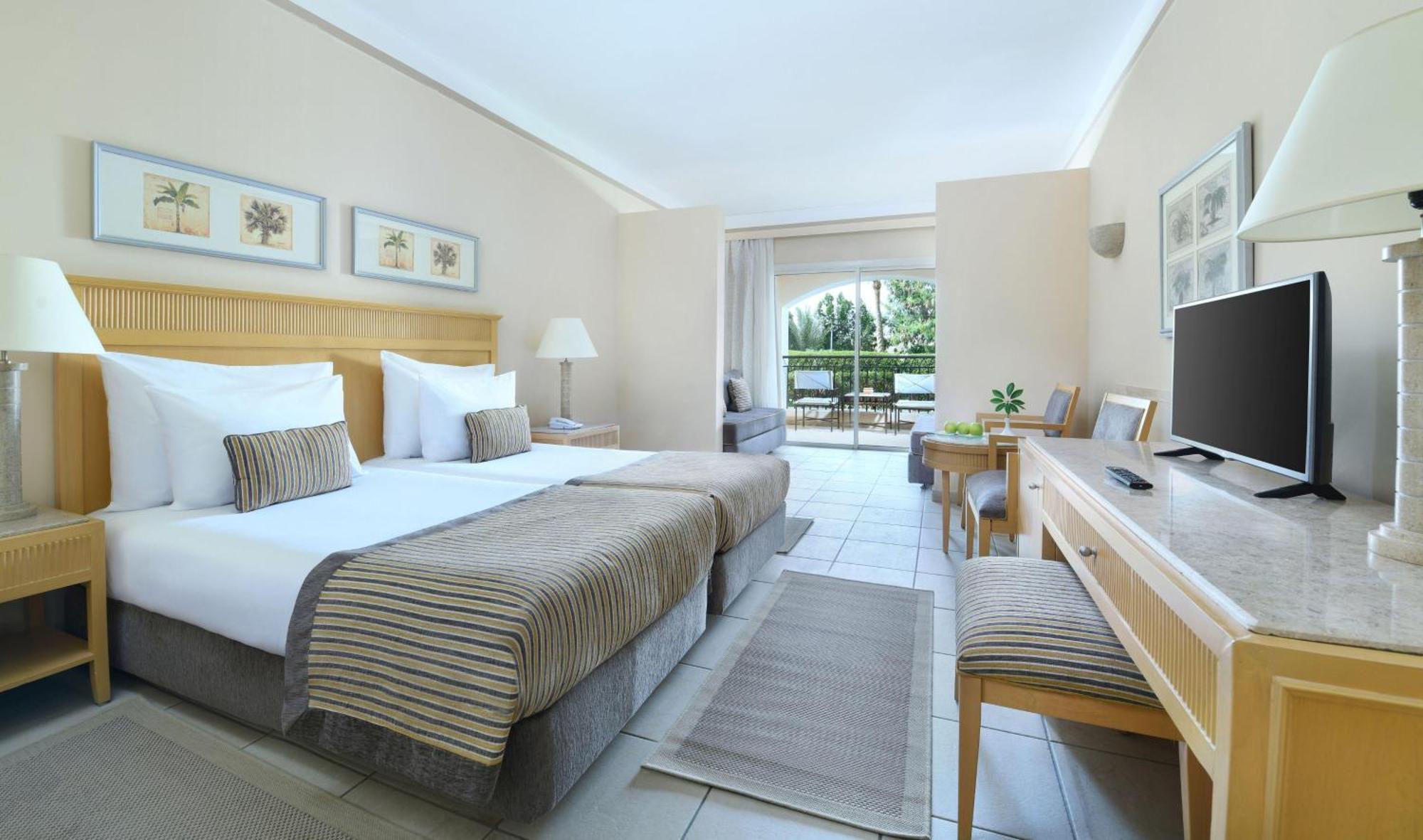 Deluxe Queen or Twin Bed Garden view