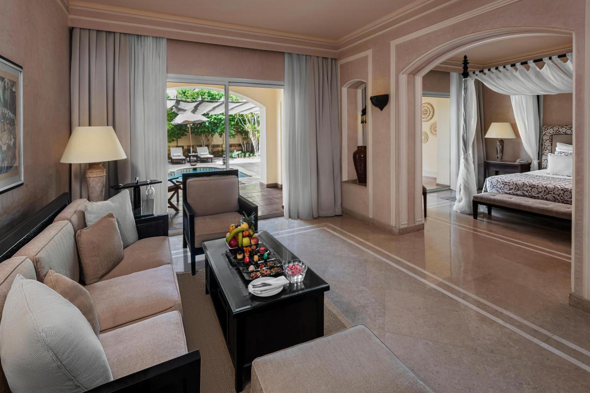 Royal Suite Queen Bed Private Pool