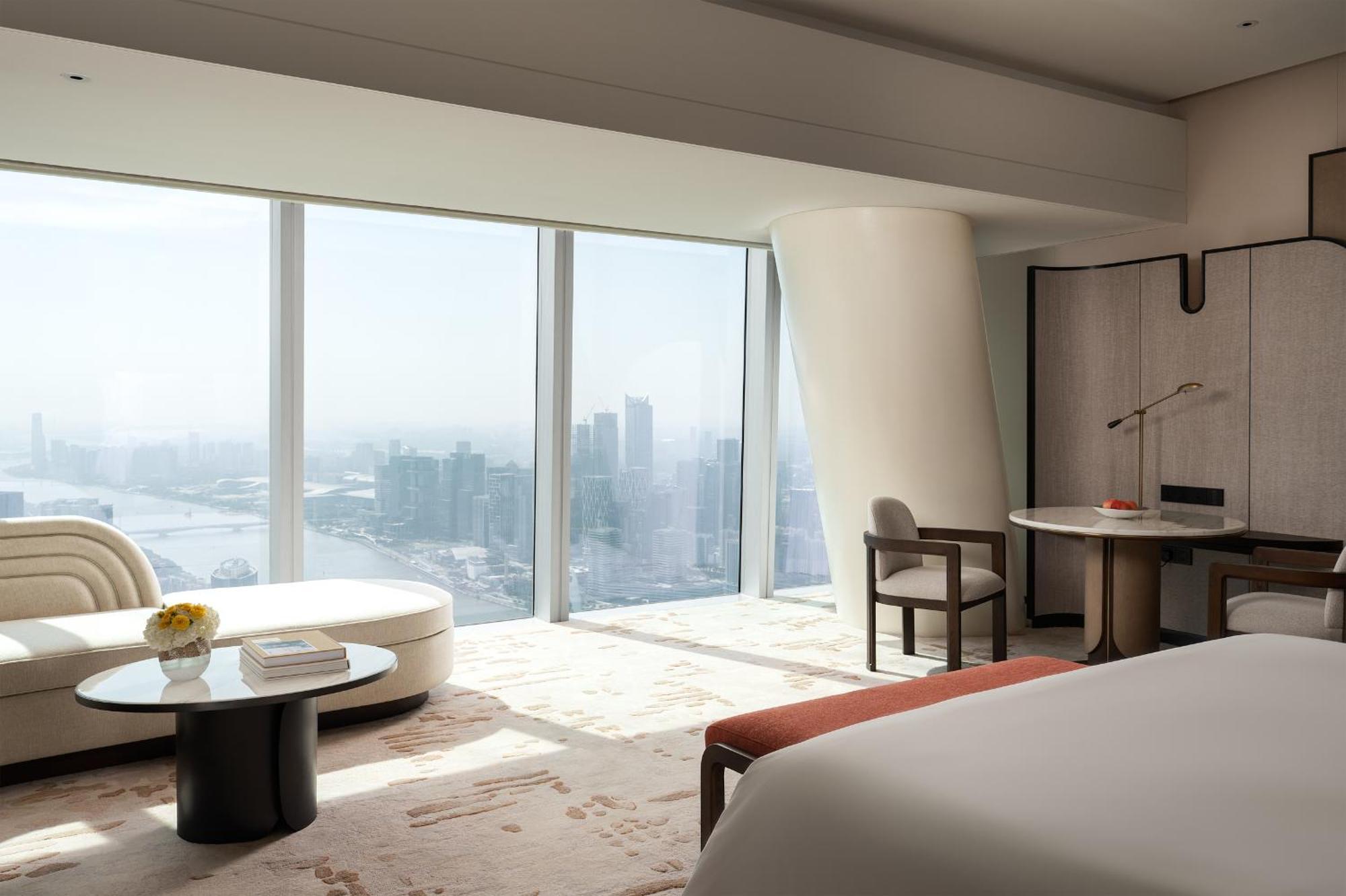 Chambre lit king-size avec vue sur la rivière des Perles