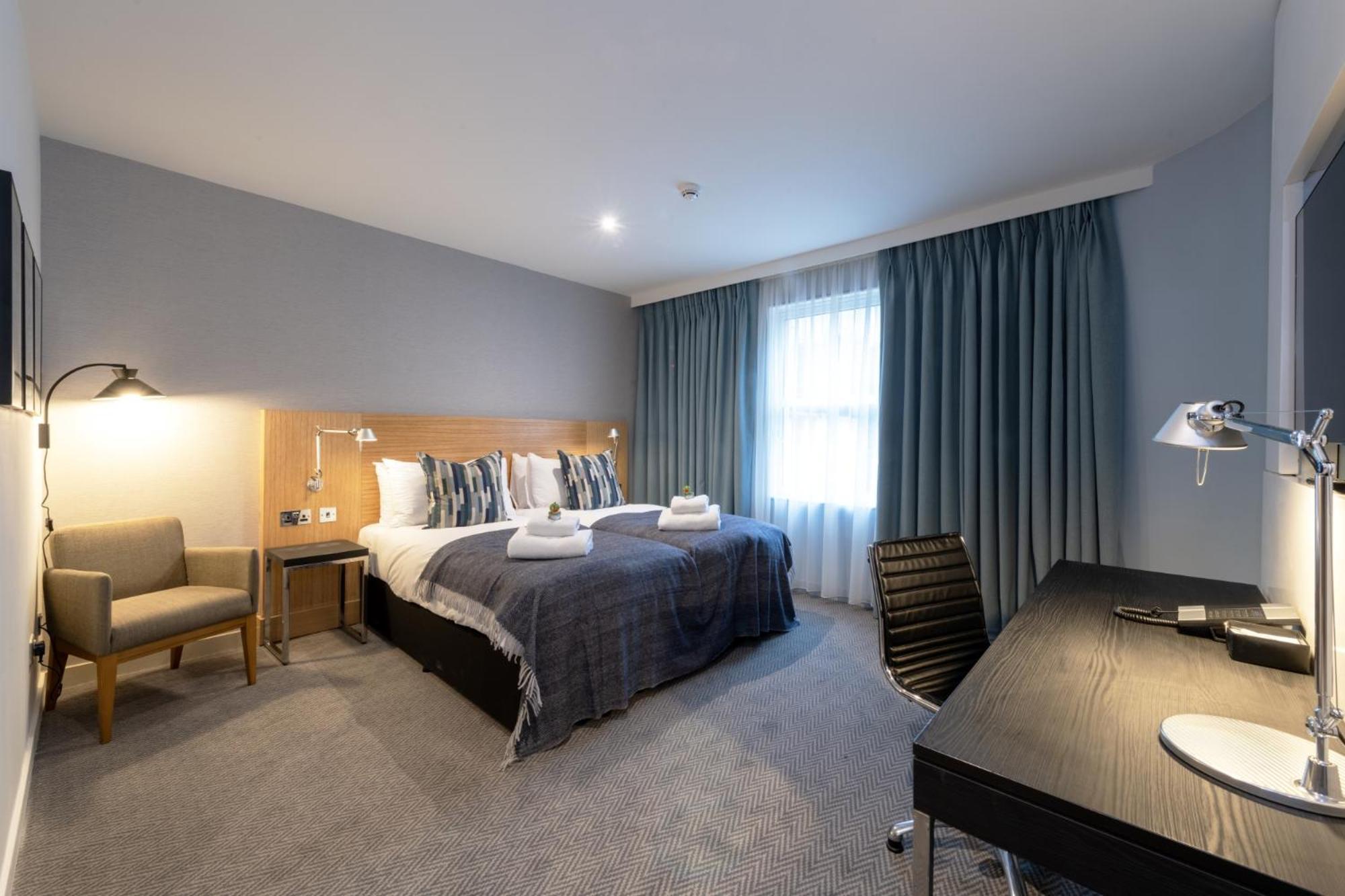 Quarto City com 2 Camas de Solteiro