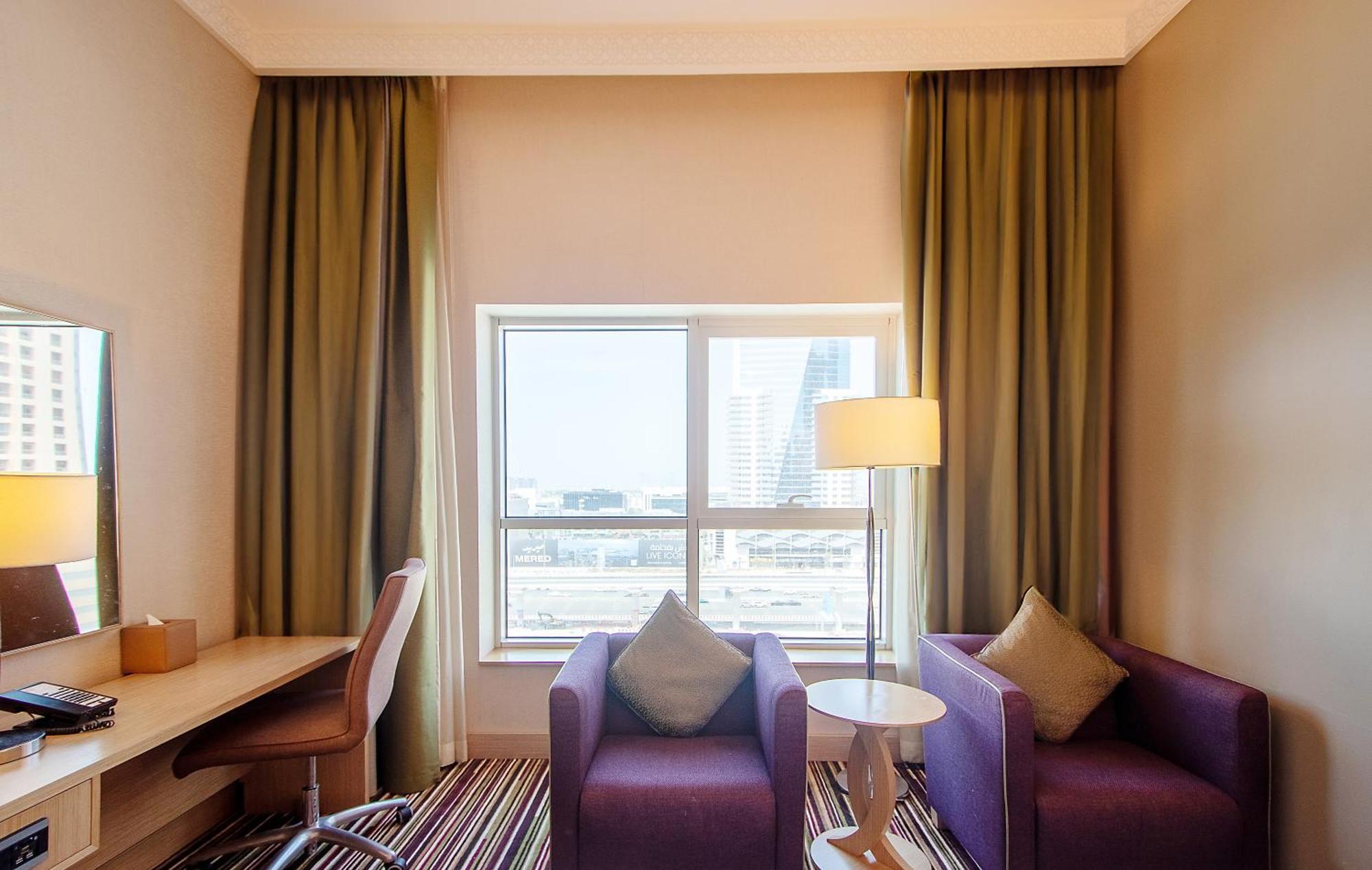 Habitat King • Outlet Mall Shuttle • Dining • Ideal Getaway