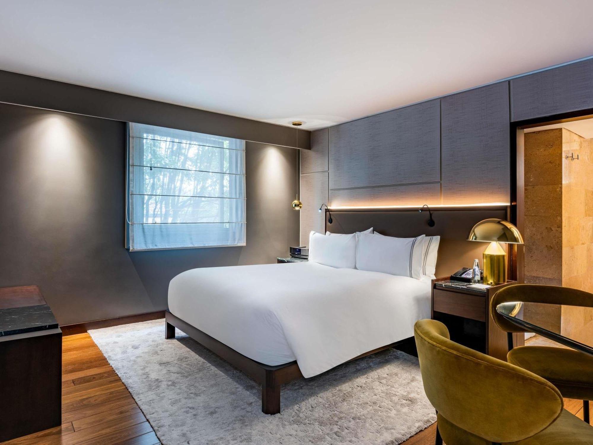 Classic Queen Room,1717045410:JPEG