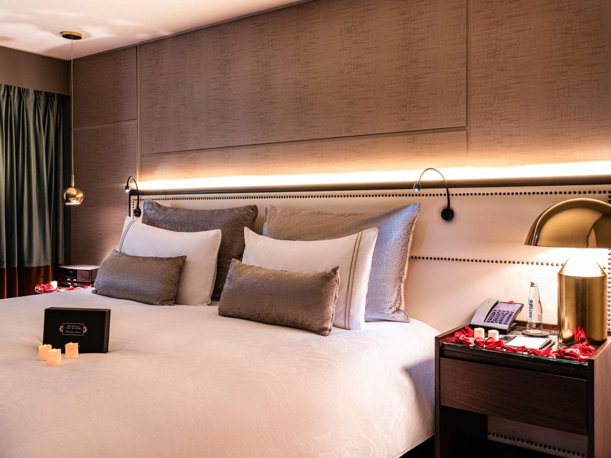 Junior Suite with King Bed and Sofa Bed,1717045419:JPEG