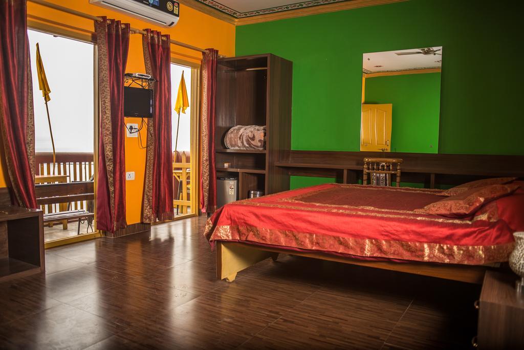 Super Deluxe Room Private Balcony & Ganga View