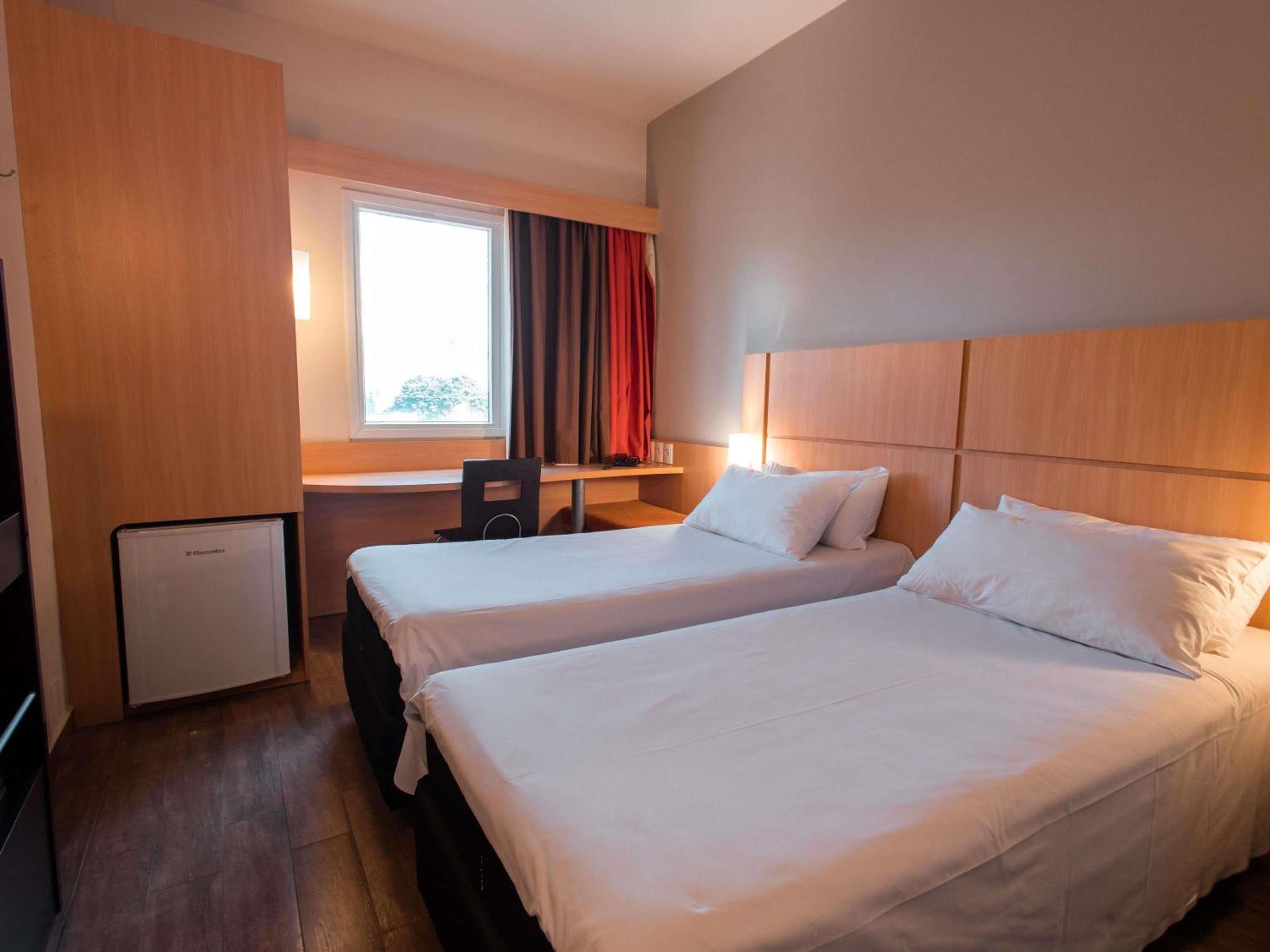 Twin Room,1739502247:JPEG