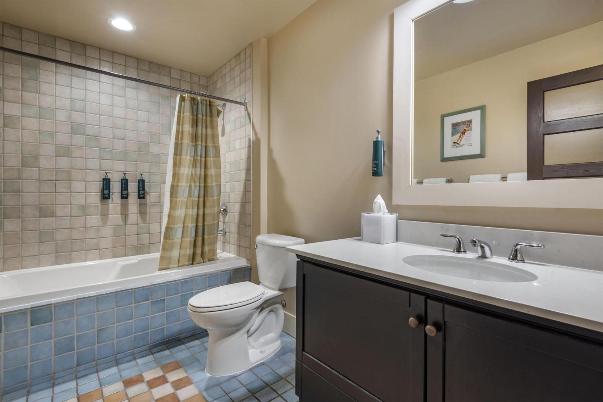 2 Bedroom 1 King 2 Twn Corner Suite