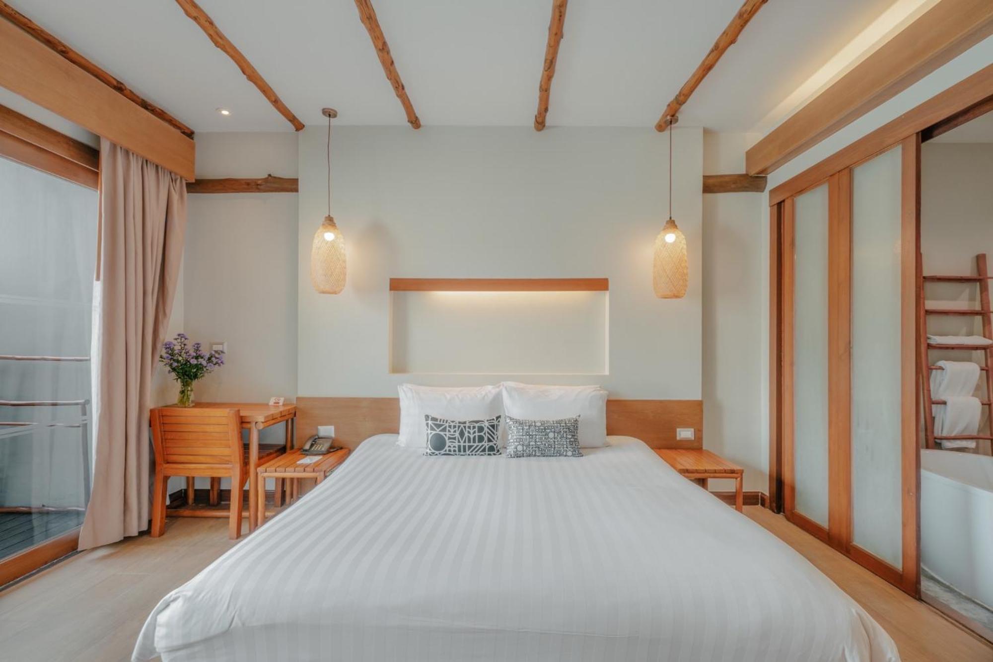 Deluxe Double Room Pool View
