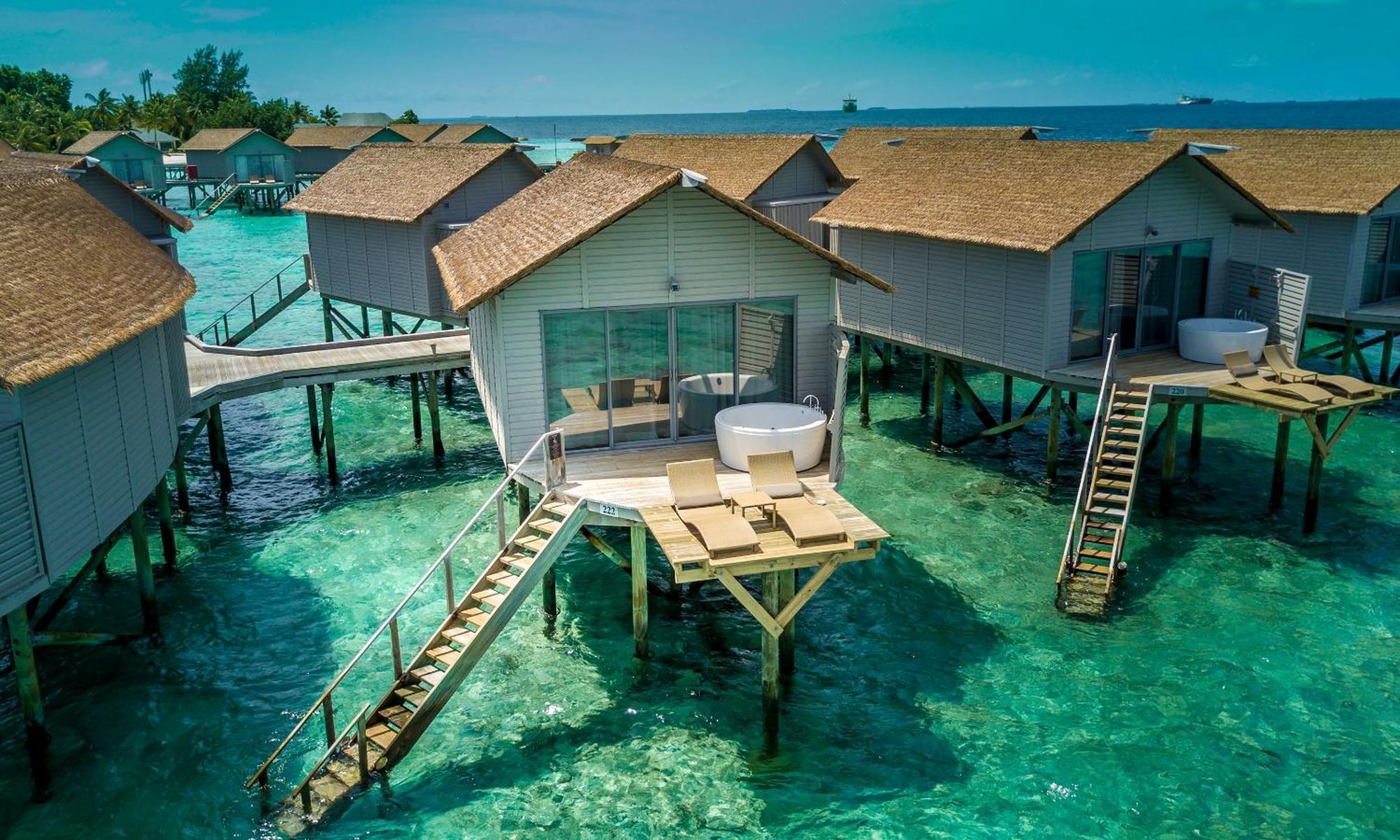 Villa Sunset sull'Acqua con Letti Singoli e Piscina con Vortice