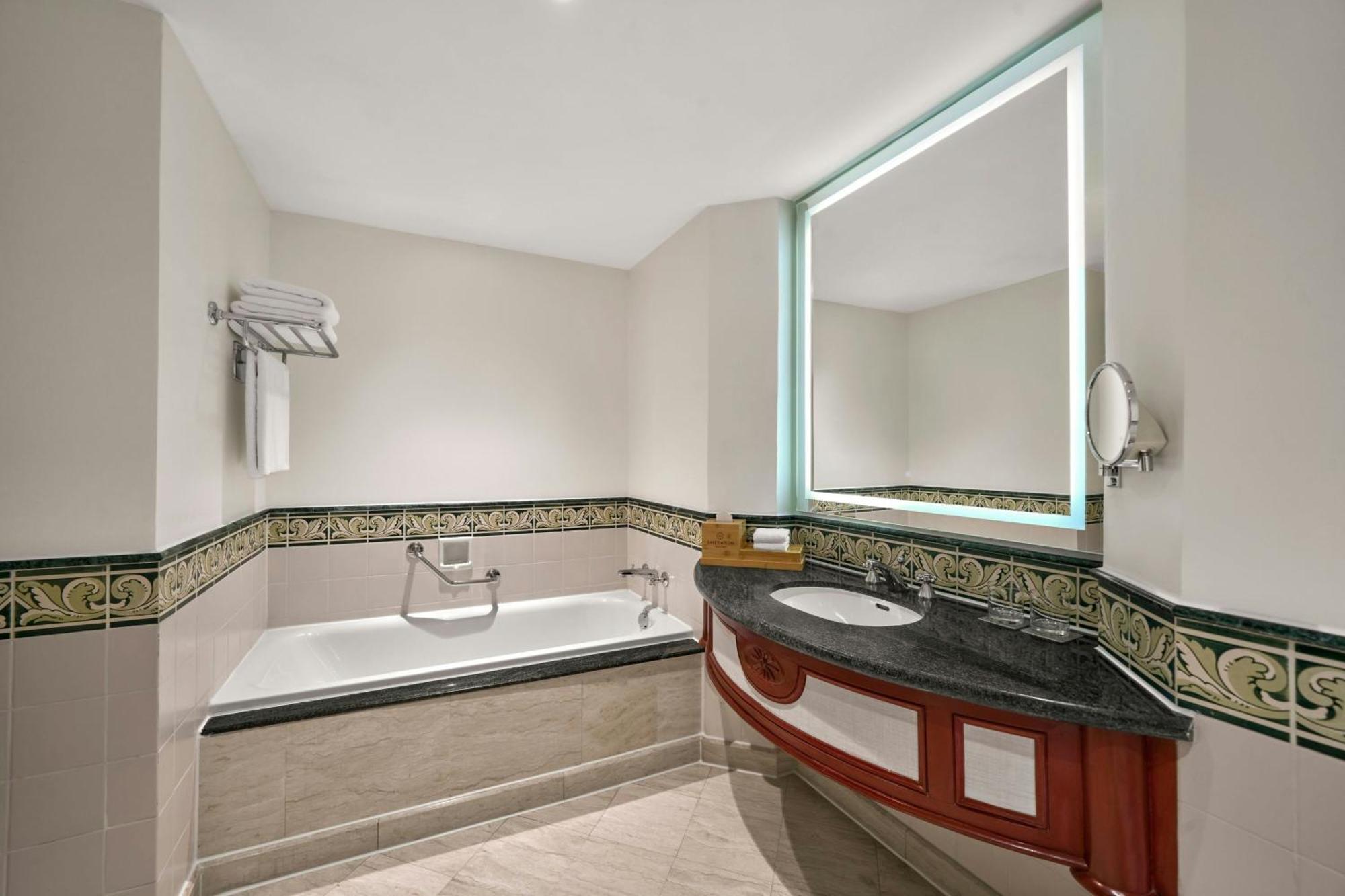 Grand Deluxe King Guest room 1 King High floor,1769556526:JPEG