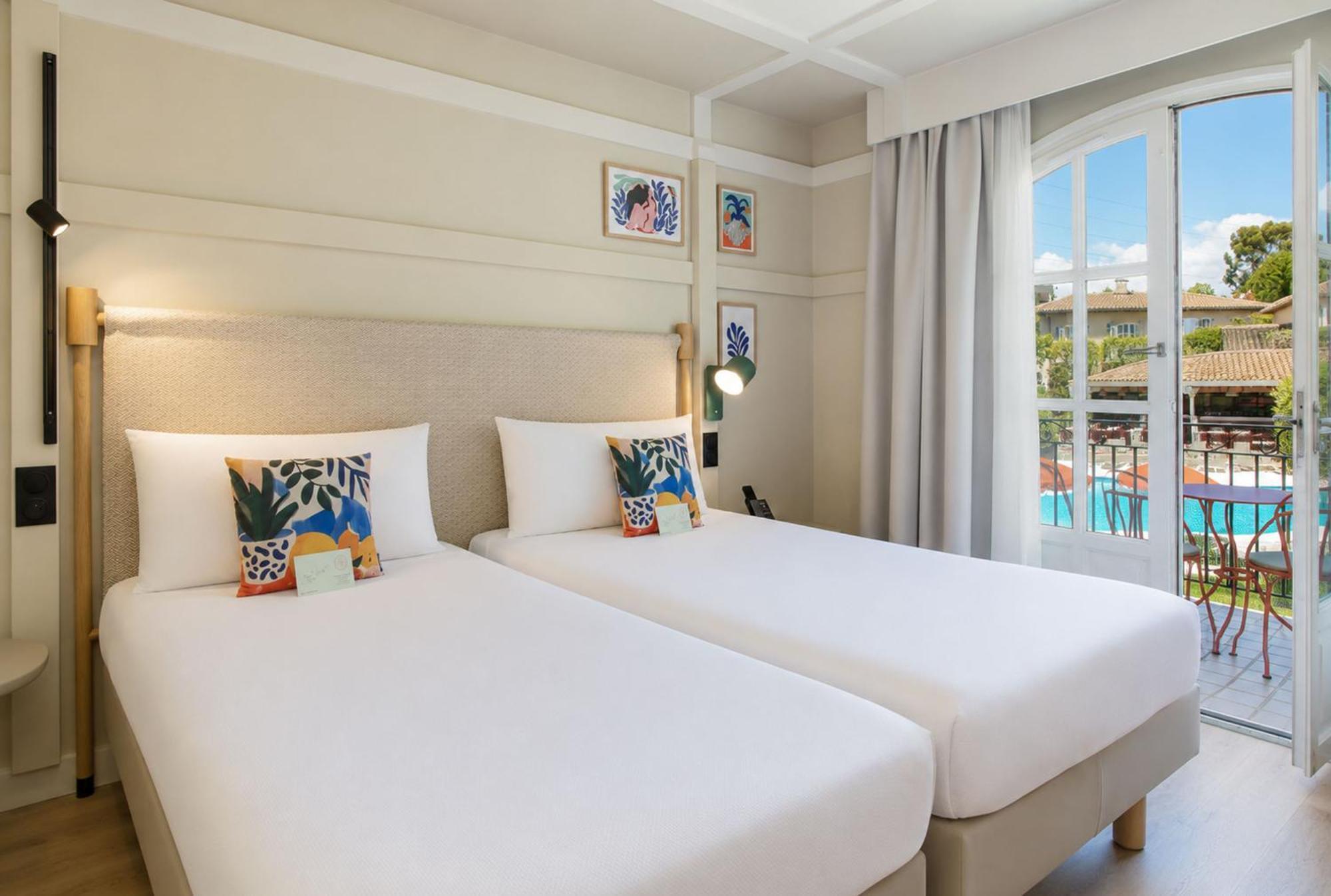 Deluxe Twin Room Balcony Garden View