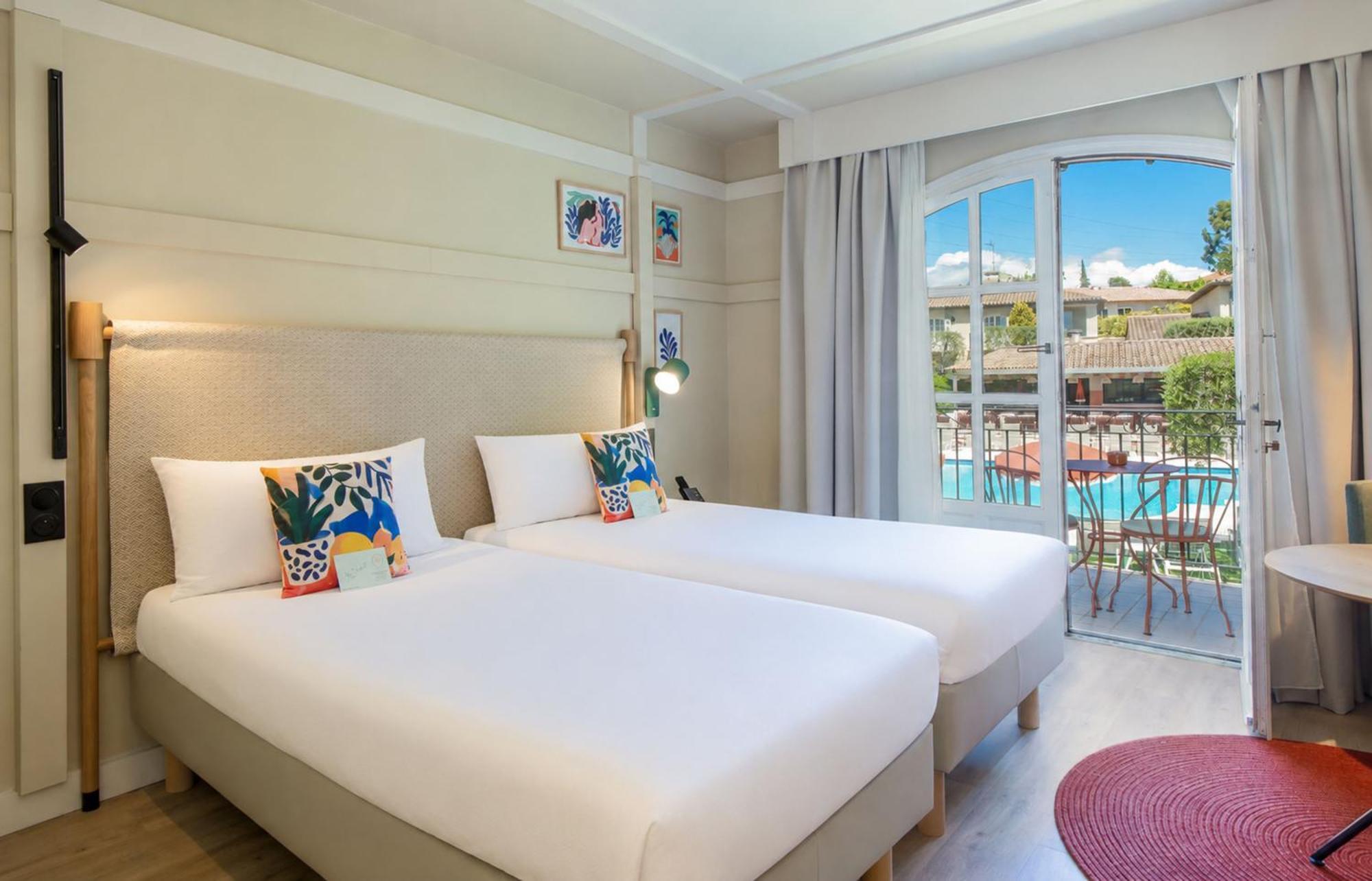 Deluxe Twin Room Balcony Garden View
