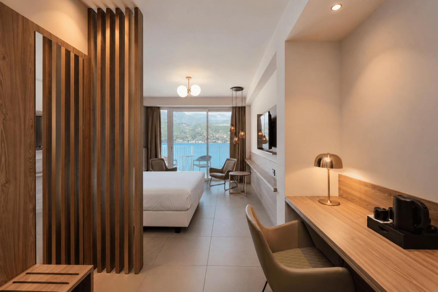 Junior Suite with Lake View
