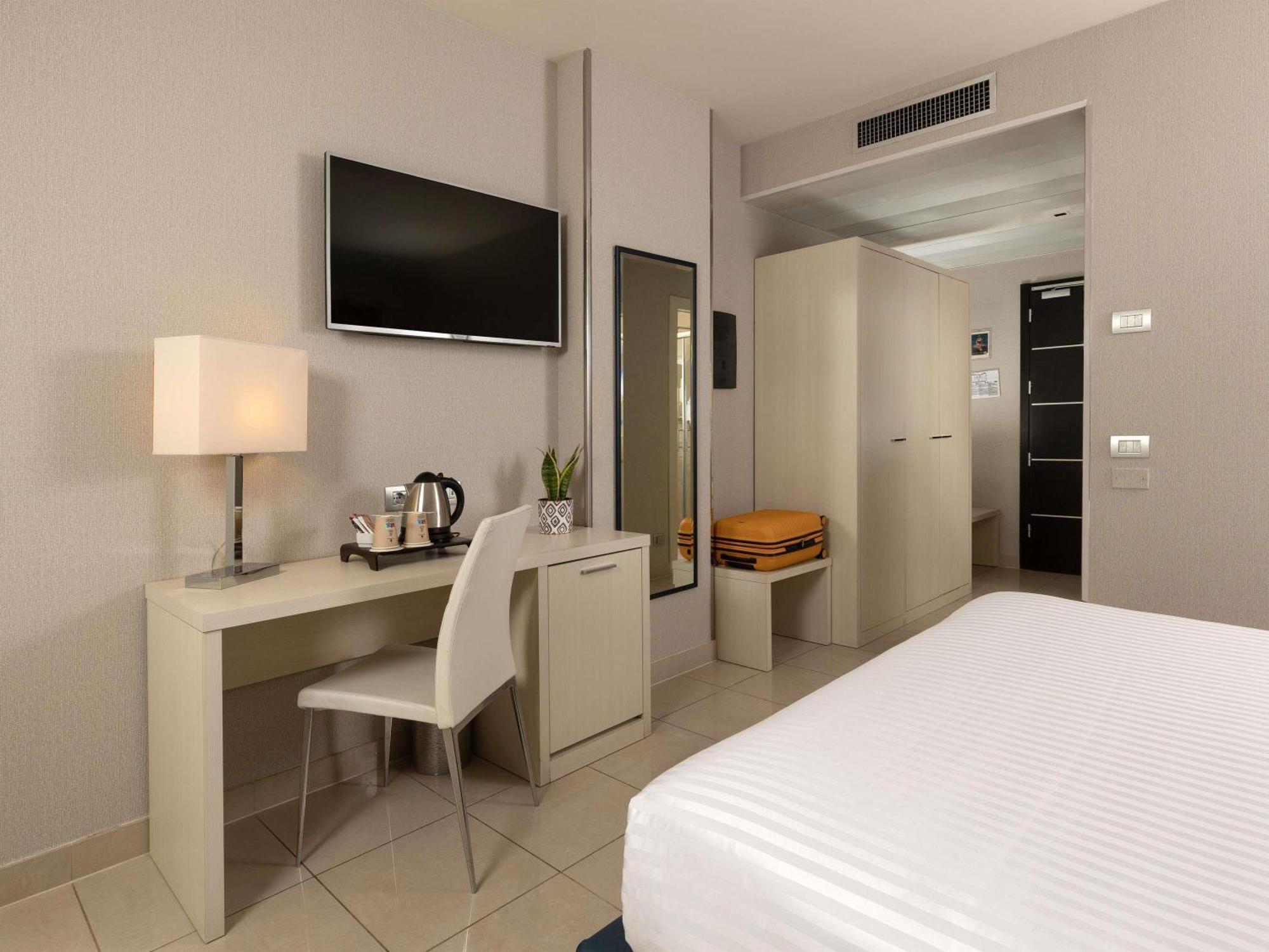 Superior Double Room Sofa Bed Balcony Side Sea View